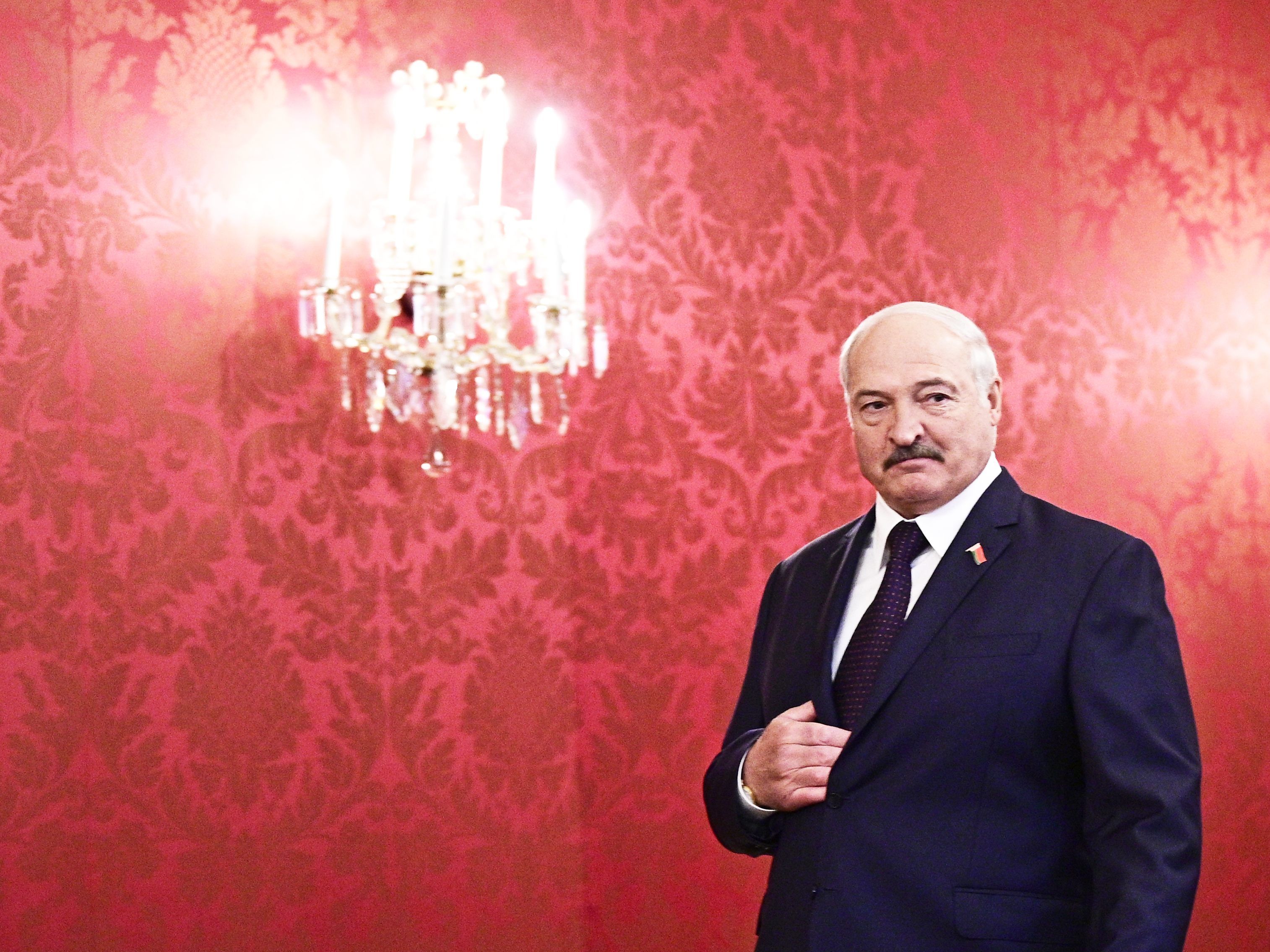 Lukaschenko 2019 bei einem Besuch in Wien. Lukaschenko 2019 bei einem Besuch in Wien.