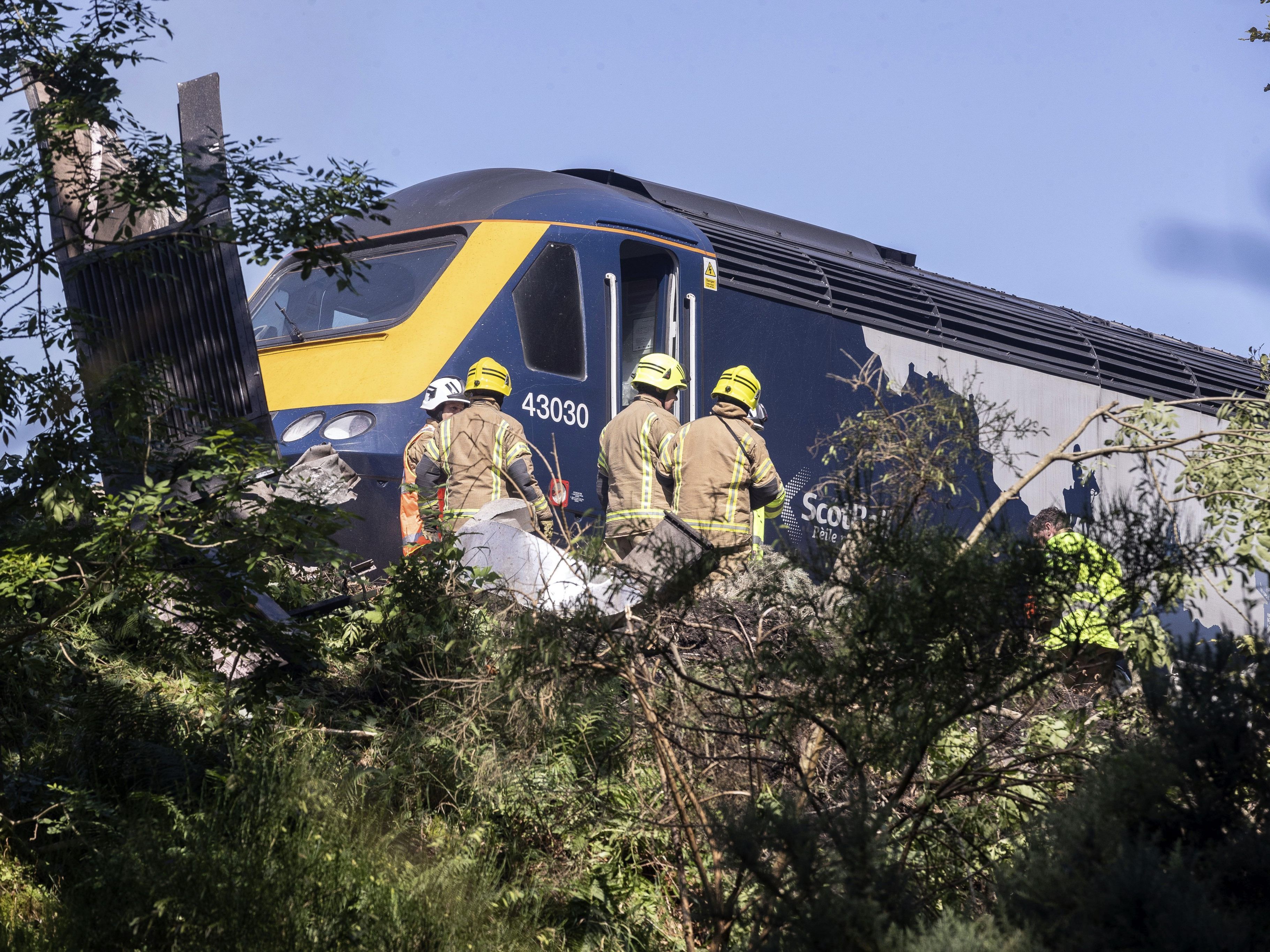 Ein "extrem schwerwiegendes Unglück" sei das Zugsunglück in Schottland, twittert die Regierungschefin von dort.