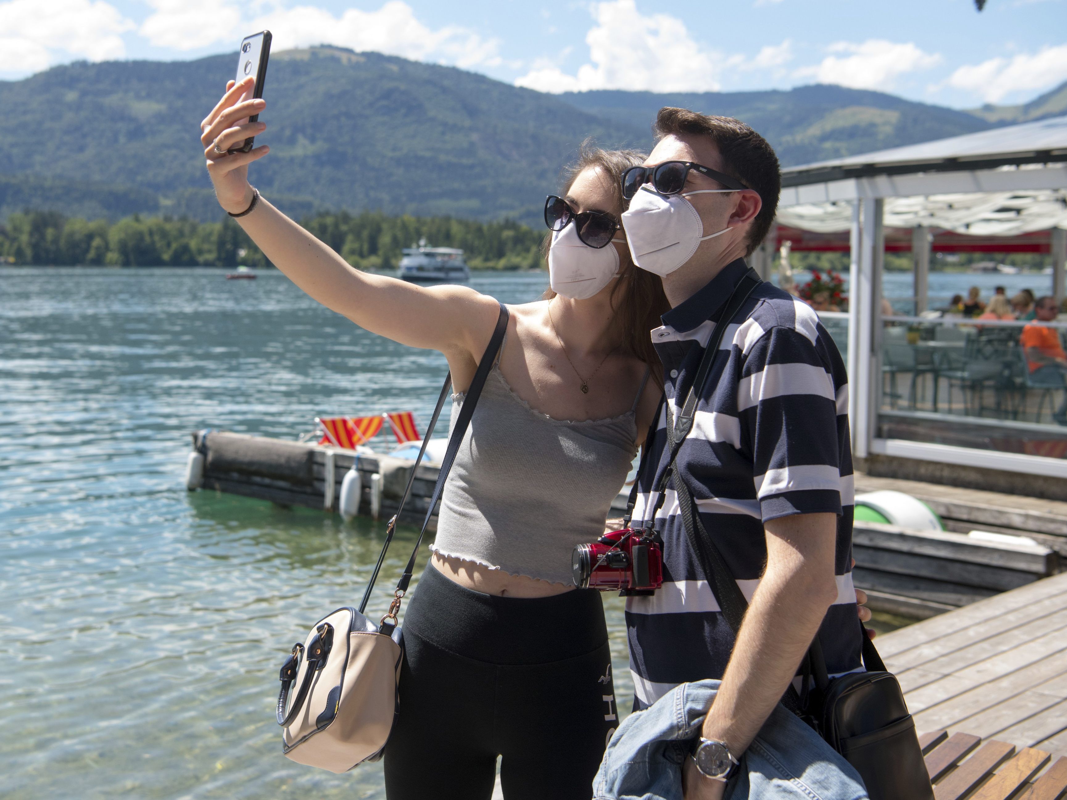 Bisher gab es in Österreich 21.566 positive Testergebnisse Bisher gab es in Österreich 21.566 positive Testergebnisse