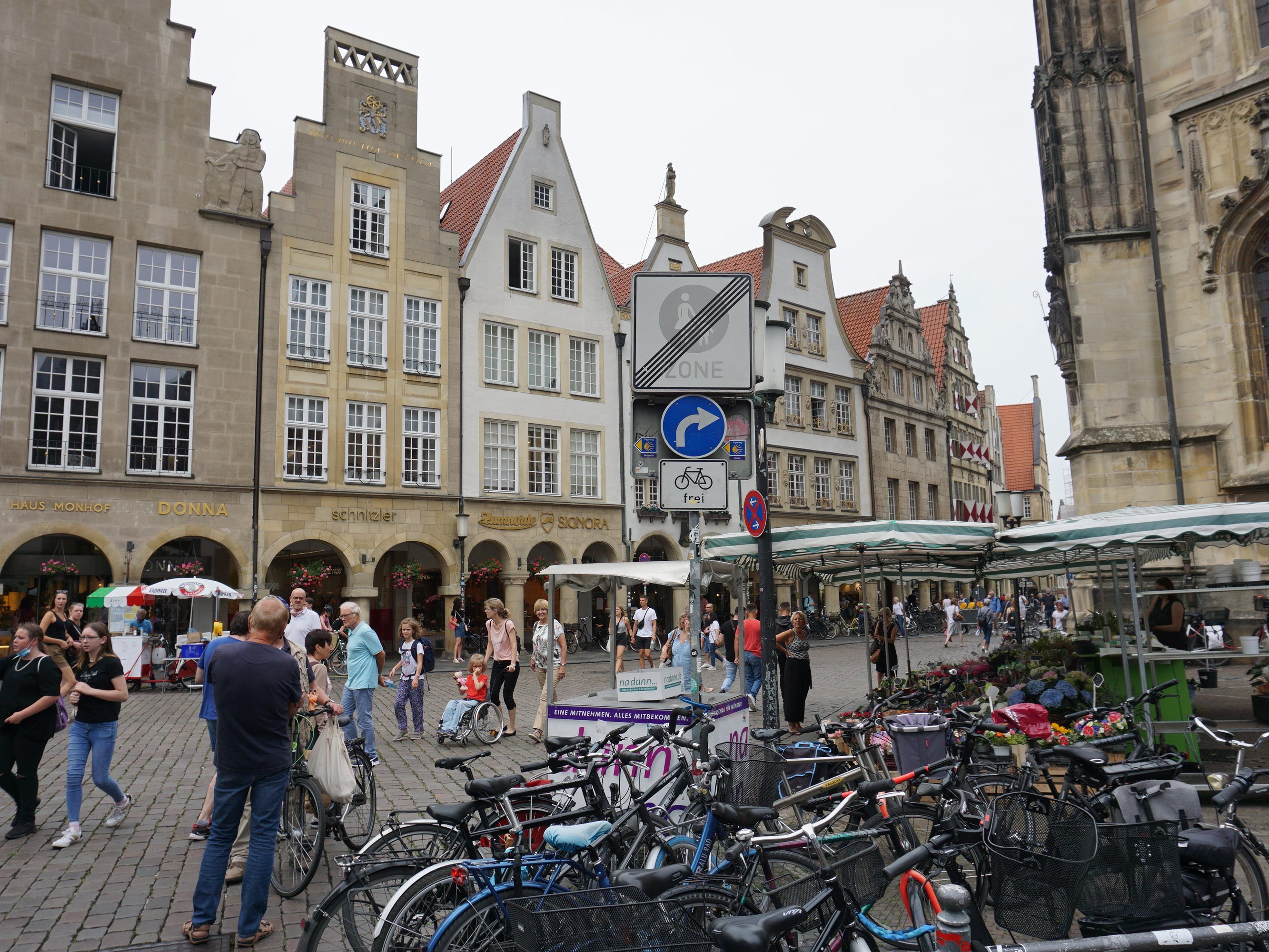 In Münsters Innenstadt fährt man gern mit dem Rad. In Münsters Innenstadt fährt man gern mit dem Rad.