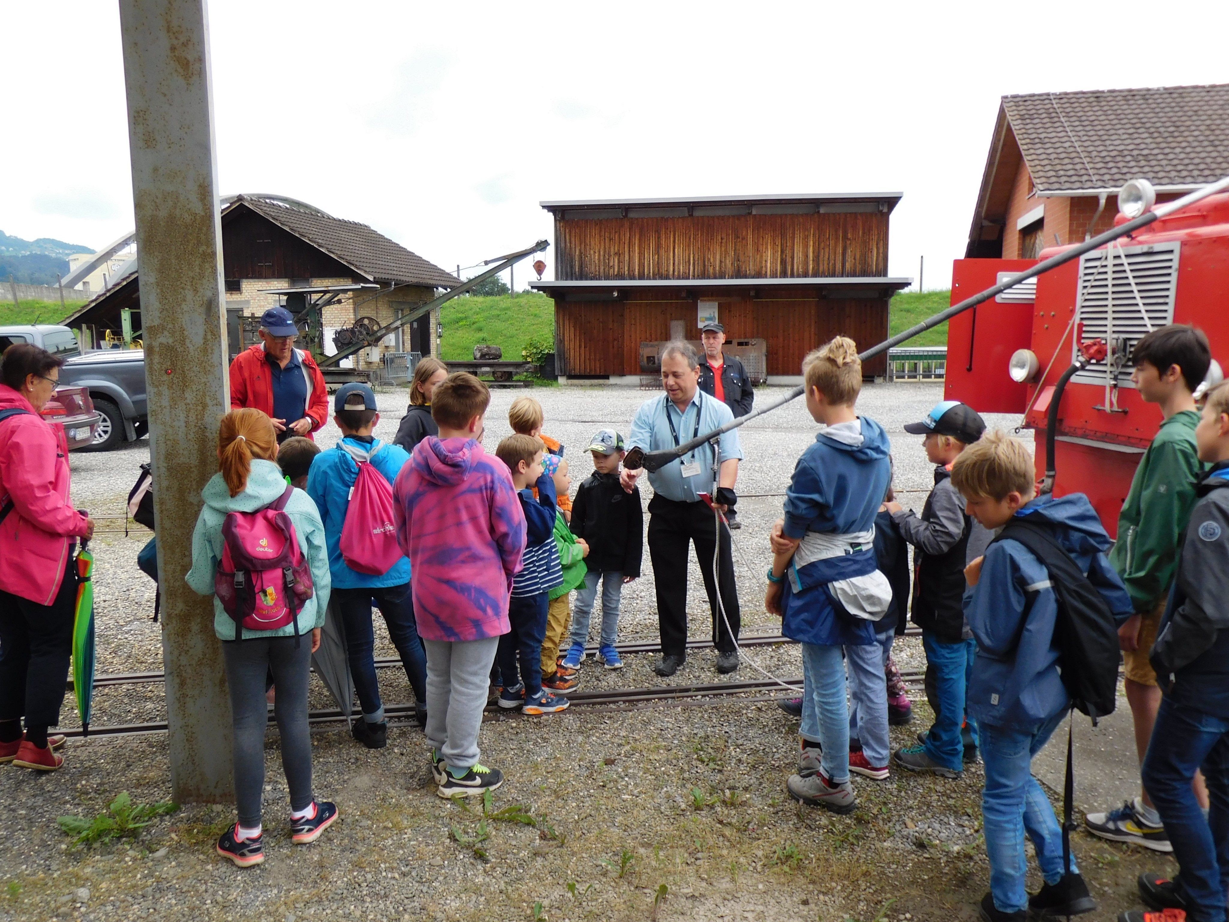 Die Kinder erhielten interessante Einblicke in die Arbeit der Lokomotiven
