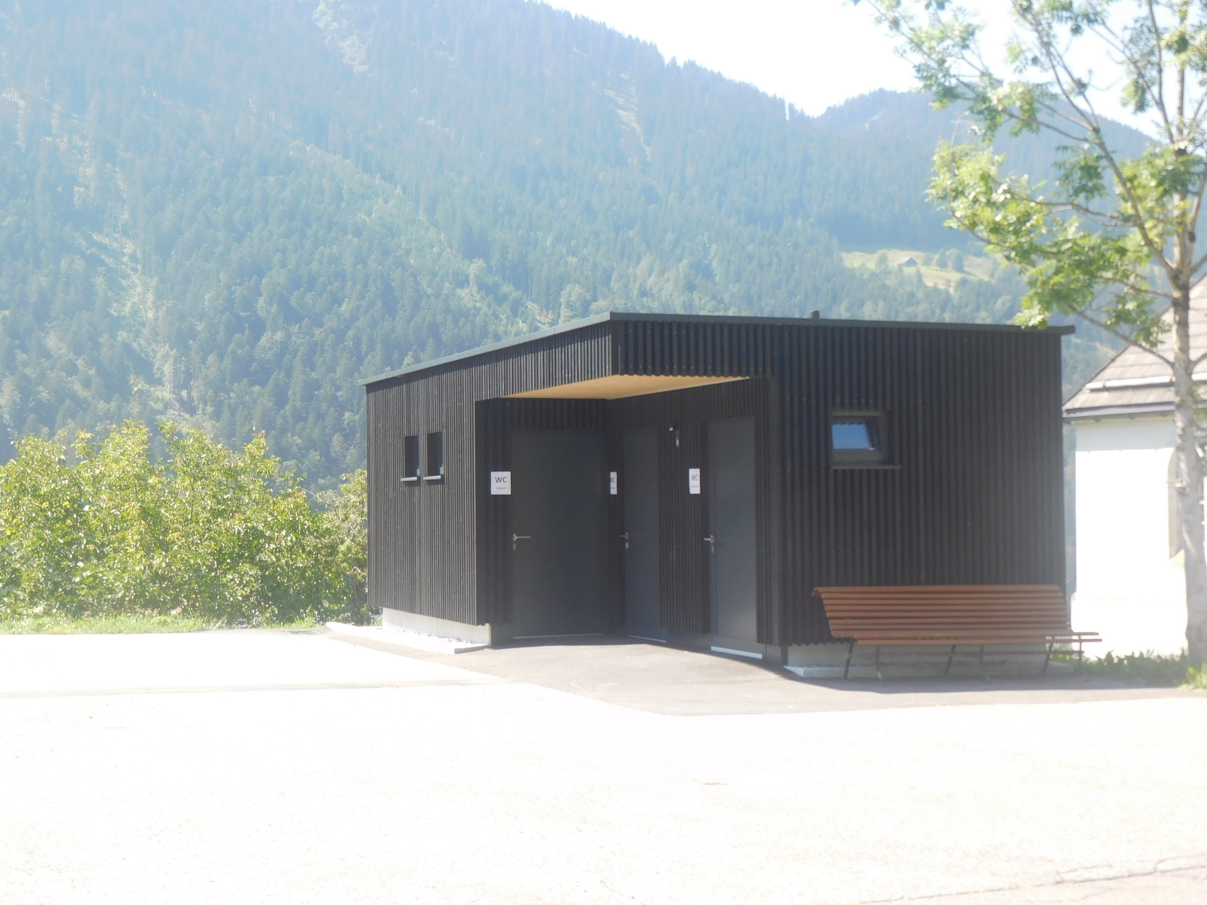 Das neue WC Gebäude in Innerlaterns konnte fertiggestellt werden Das neue WC Gebäude in Innerlaterns konnte fertiggestellt werden