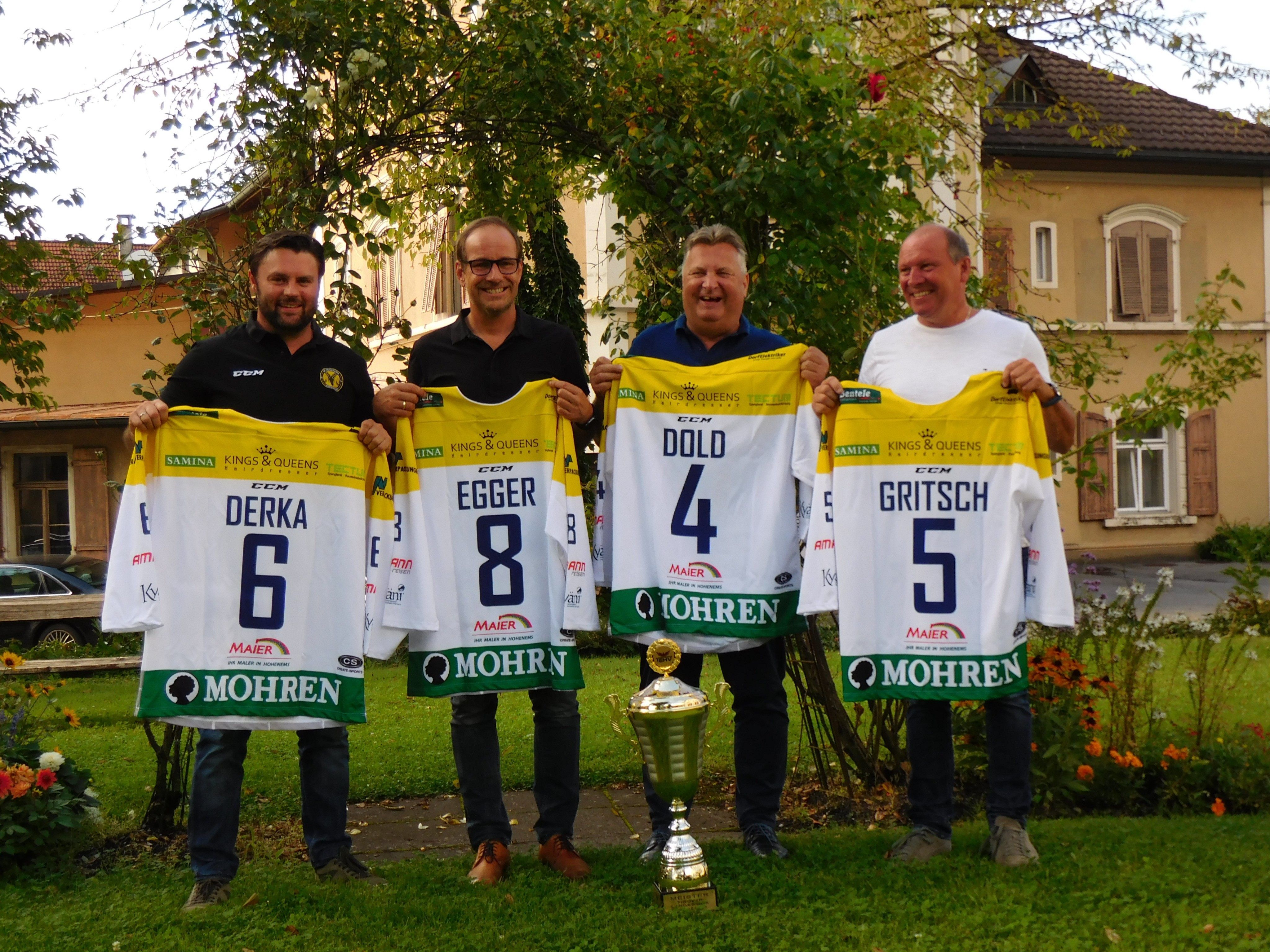 HSC Crack Thomas Auer (stellvertretend für Sportreferent Michael Derka), Bürgermeister Dieter Egger, Sportstadtrat Friedl Dold und Betriebsleiter Manfred Gritsch