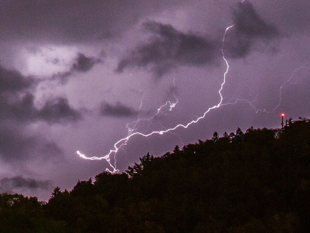 Gerade im Sommer kann es passieren, dass es zu heftigen Wärmegewittern kommt.