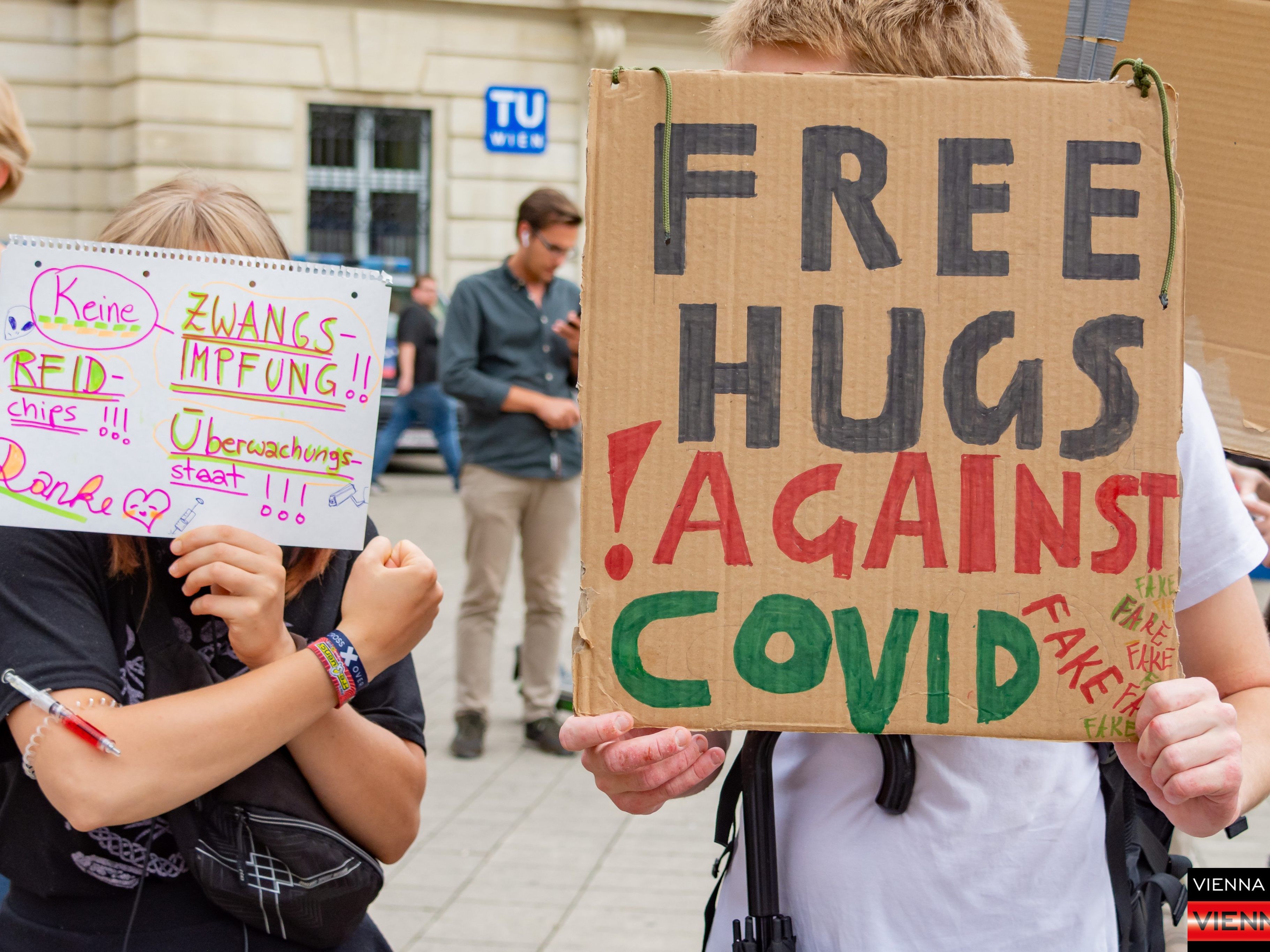 Grossdemo - Kritik an Corona-Maßnahmen - Resselpark am Karlsplatz - Wien - 29.08.2020
