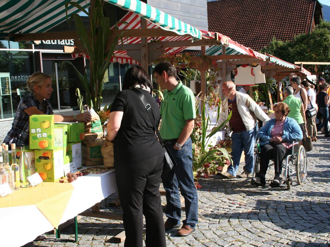 Der Käsemarkt der Nenzinger Bäuerinnen hat Tradition, heuer findet ein zweiter Markt mit regionalen Produkten statt. Der Käsemarkt der Nenzinger Bäuerinnen hat Tradition, heuer findet ein zweiter Markt mit regionalen Produkten statt.