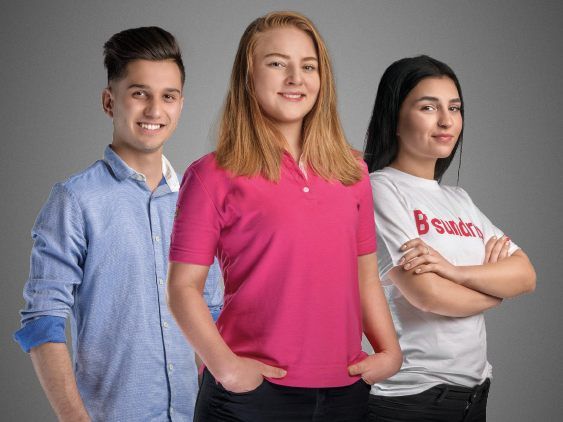 Lehrlinge von links nach rechts – Shafi, Nina, Chiara Maria, Foto: Sutterlüty Lehrlinge von links nach rechts – Shafi, Nina, Chiara Maria, Foto: Sutterlüty