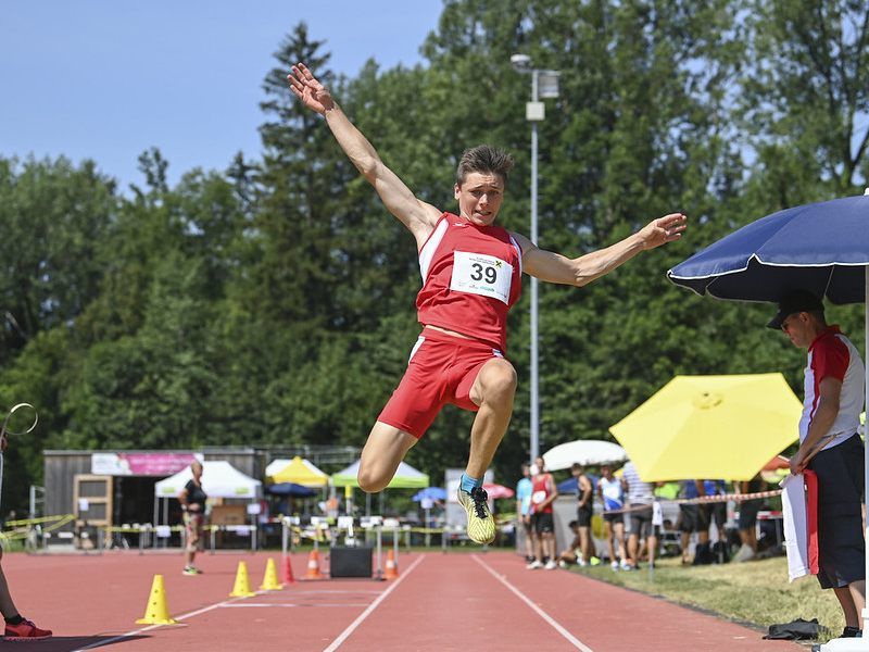 Zwei Meistertitel bei den VLV-Meisterschaften für Alexander Maringgele, im Weitsprung und im 100-Meter-Sprint in der Männer-U16-Kategorie.