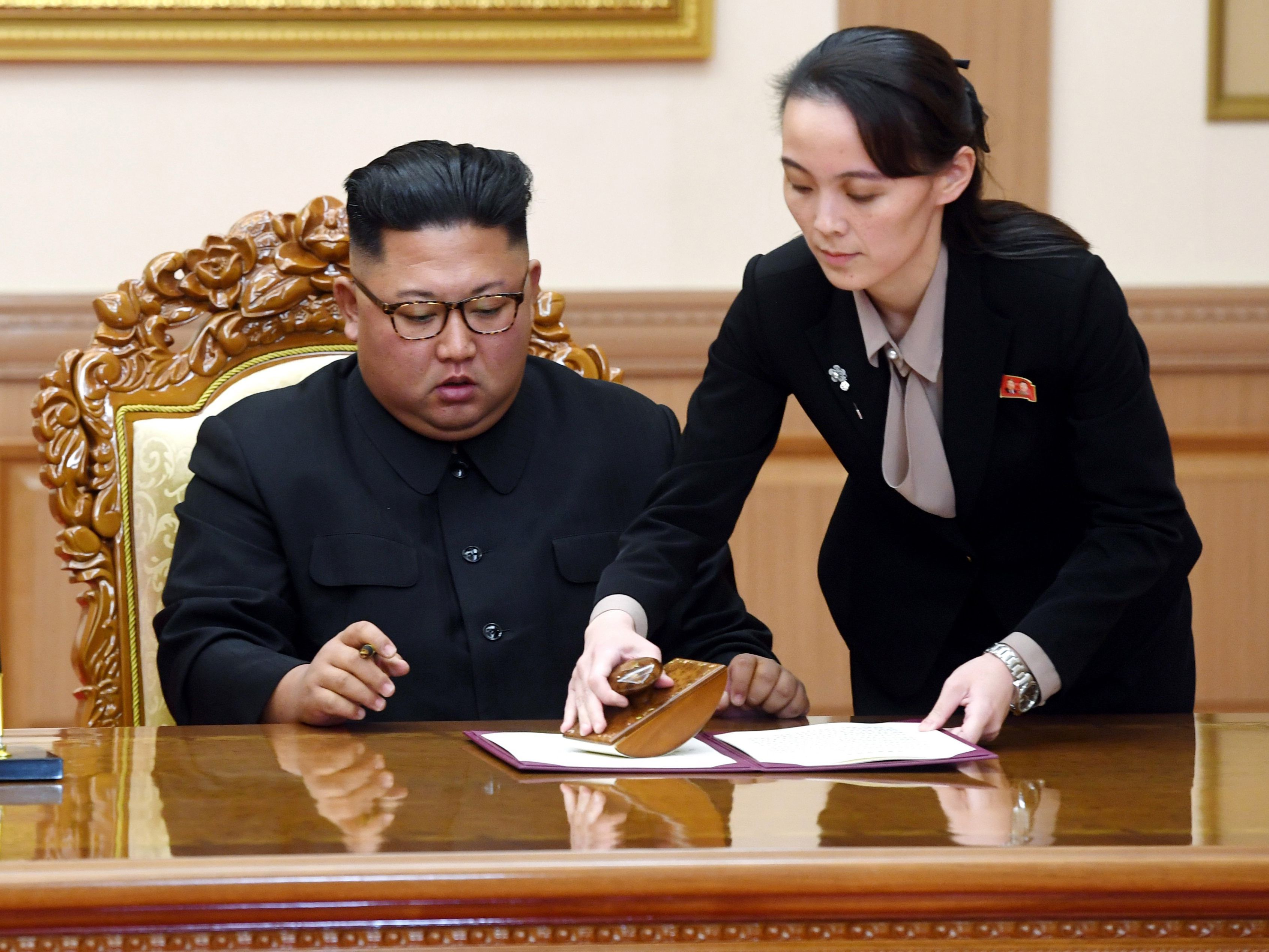 Gerüchte und Spekulationen: Hat Kim Jong-un die Macht bereits abgegeben? Gerüchte und Spekulationen: Hat Kim Jong-un die Macht bereits abgegeben?