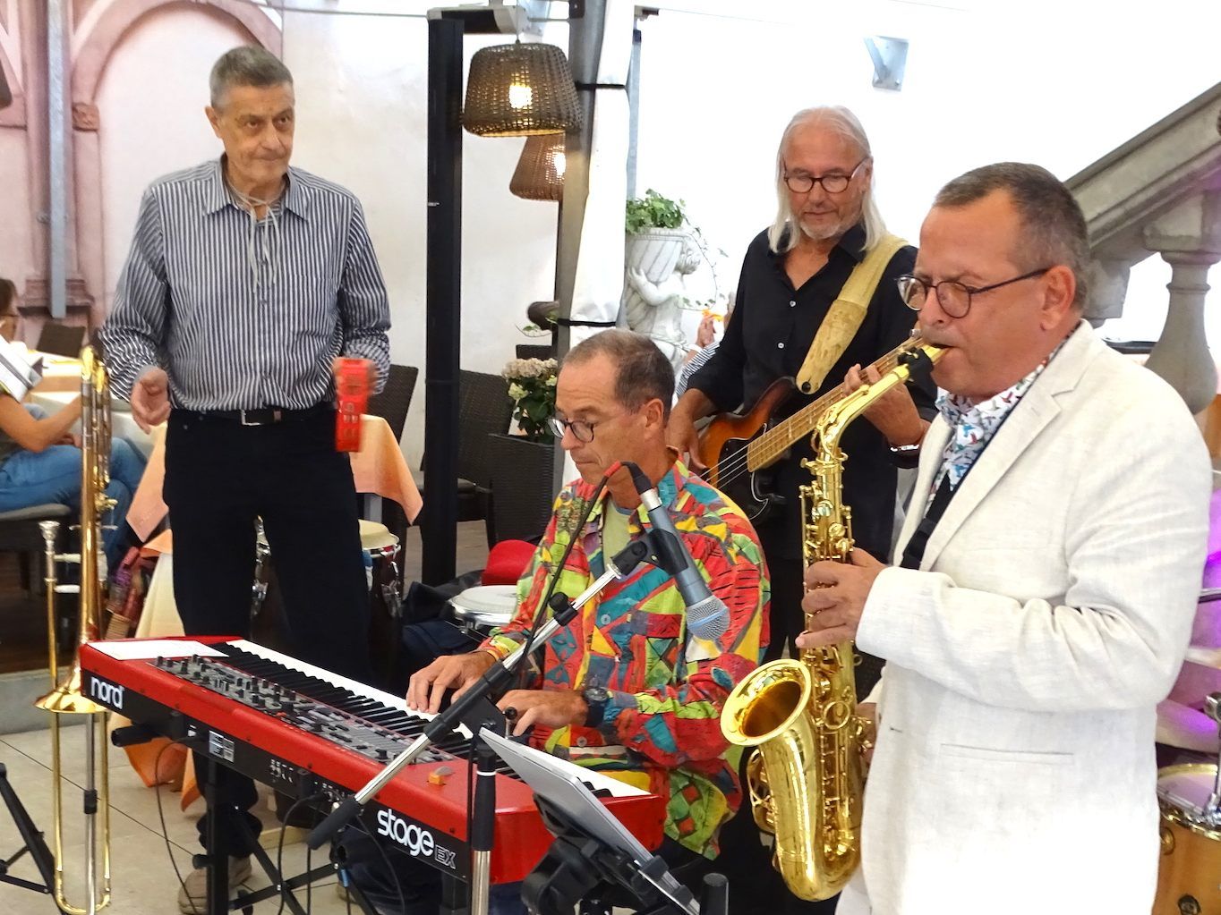 Das Septett „John Goldner Unlimited“, die einzige Dixieland-Formation in Vorarlberg, spielte im Garten der Palast Gastronomie Dixieland.