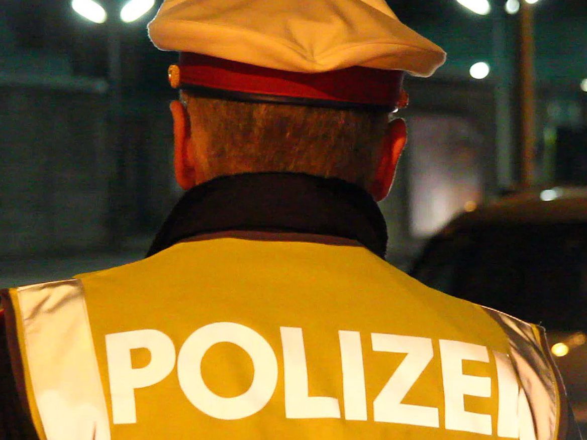 Die Polizei fand den Fahrer, obwohl sich dieser von der Unfallstelle entfernt hatte. Die Polizei fand den Fahrer, obwohl sich dieser von der Unfallstelle entfernt hatte.
