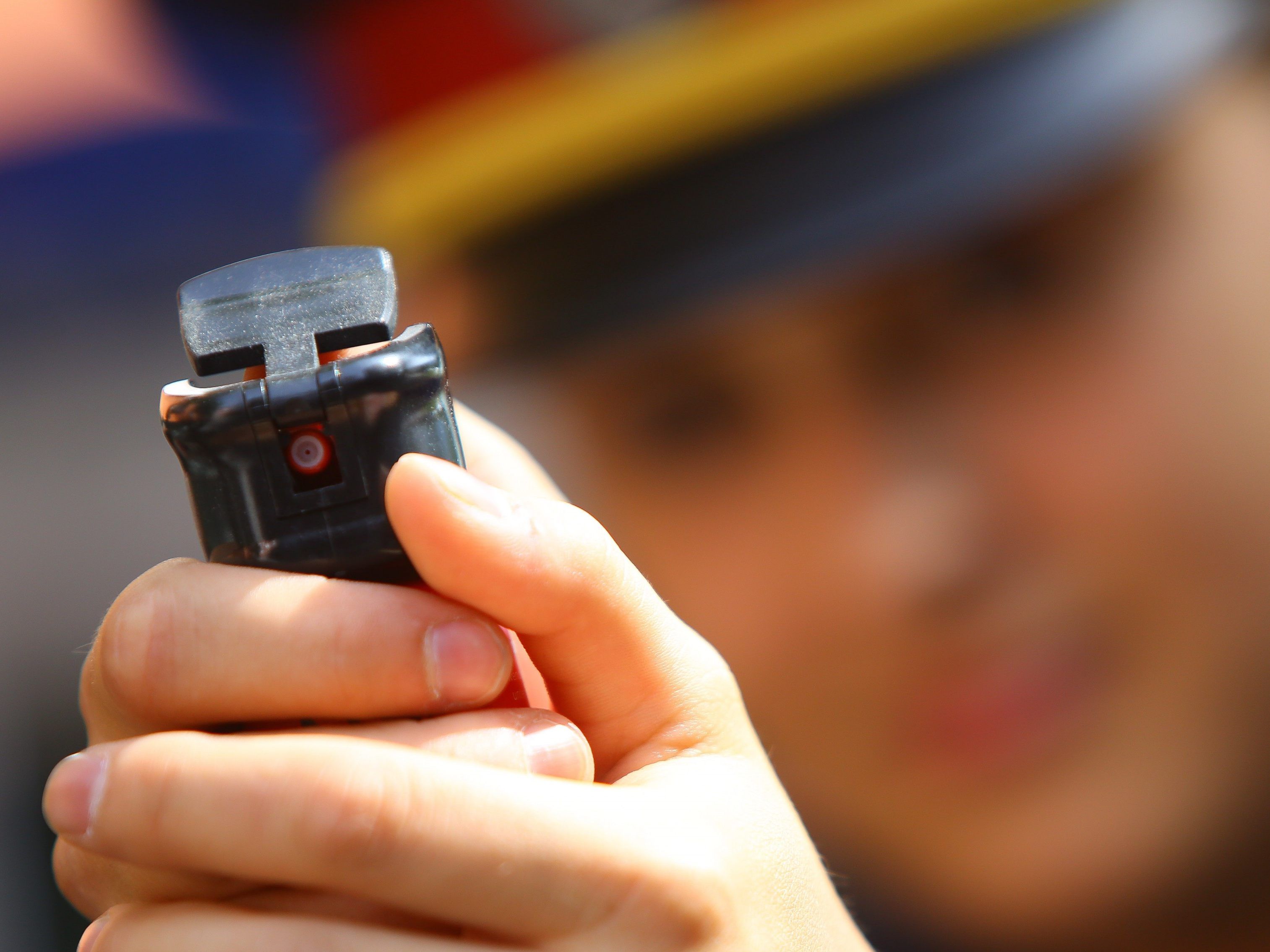 Der 26-Jährige musste mit Hilfe von Pfefferspray überwältigt werden. Der 26-Jährige musste mit Hilfe von Pfefferspray überwältigt werden.