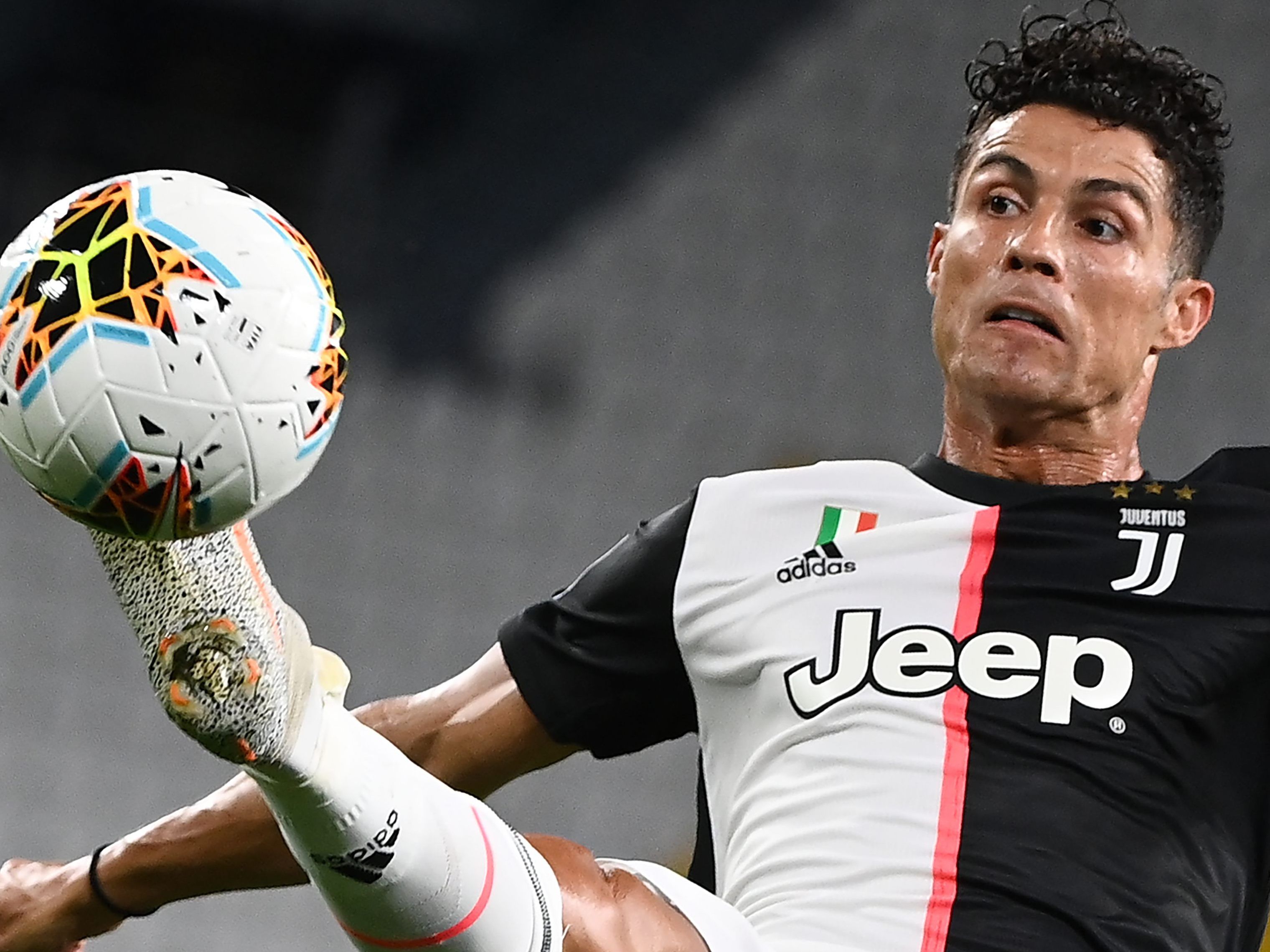 Cristiano Ronaldo greift bereits am Freitag mit Juventus Turin gegen Lyon wieder ins CL-Spielgeschehen ein. Cristiano Ronaldo greift bereits am Freitag mit Juventus Turin gegen Lyon wieder ins CL-Spielgeschehen ein.