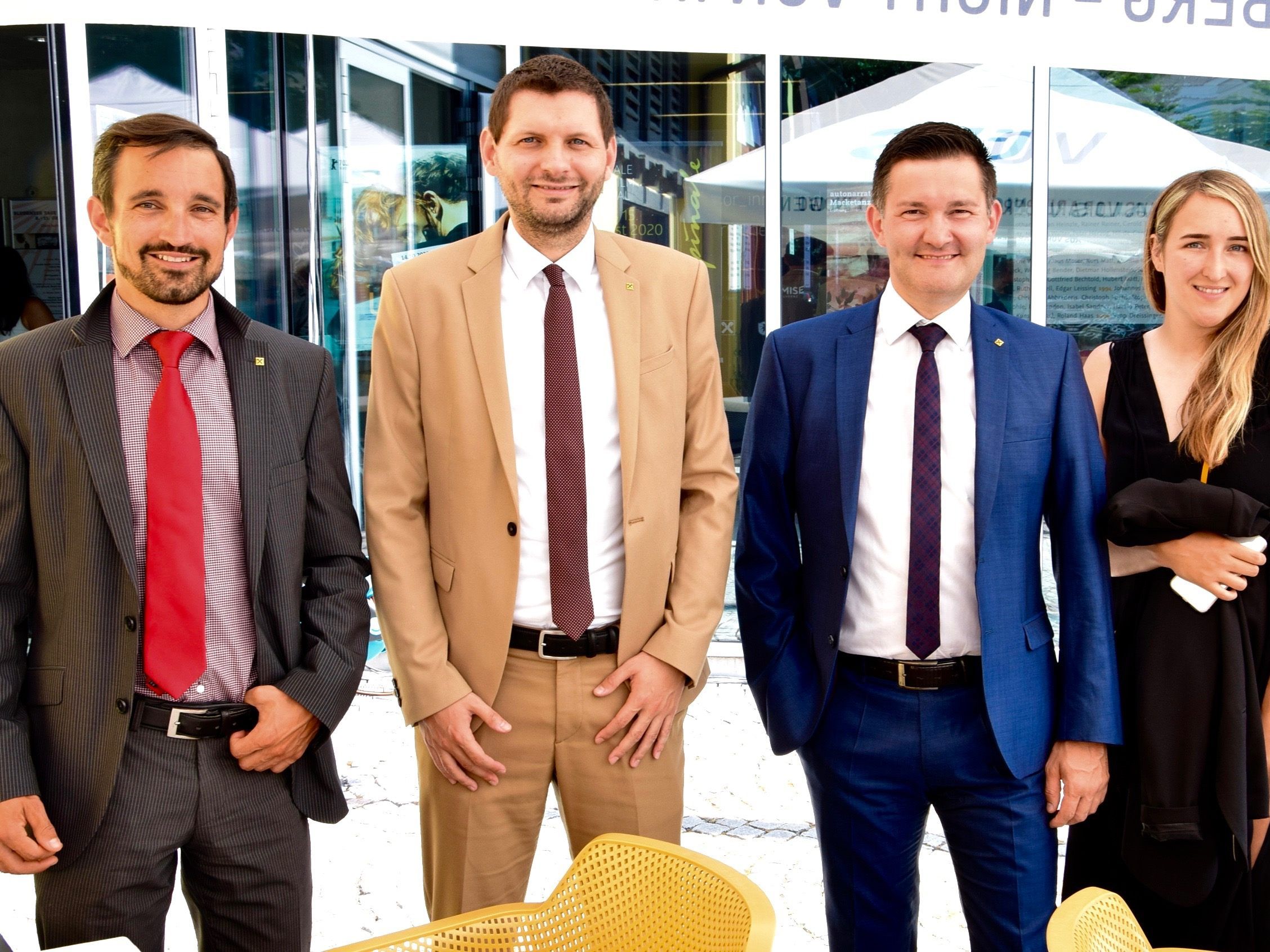 Zu den geladenen Gästen des exklusiven Alpinale-Empfangs zählten Hannes Schneider, Martin Sturn, Alois Tschanun und Magdalena Wehinger (alle Raiffeisenbank Bludenz-Montafon). Zu den geladenen Gästen des exklusiven Alpinale-Empfangs zählten Hannes Schneider, Martin Sturn, Alois Tschanun und Magdalena Wehinger (alle Raiffeisenbank Bludenz-Montafon).