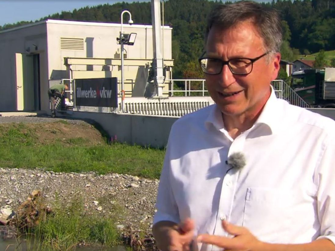 Helmut Mennel, Vorstand der illwerke vkw beim neuen Kleinwasserkraftwerk in Bludesch. Helmut Mennel, Vorstand der illwerke vkw beim neuen Kleinwasserkraftwerk in Bludesch.