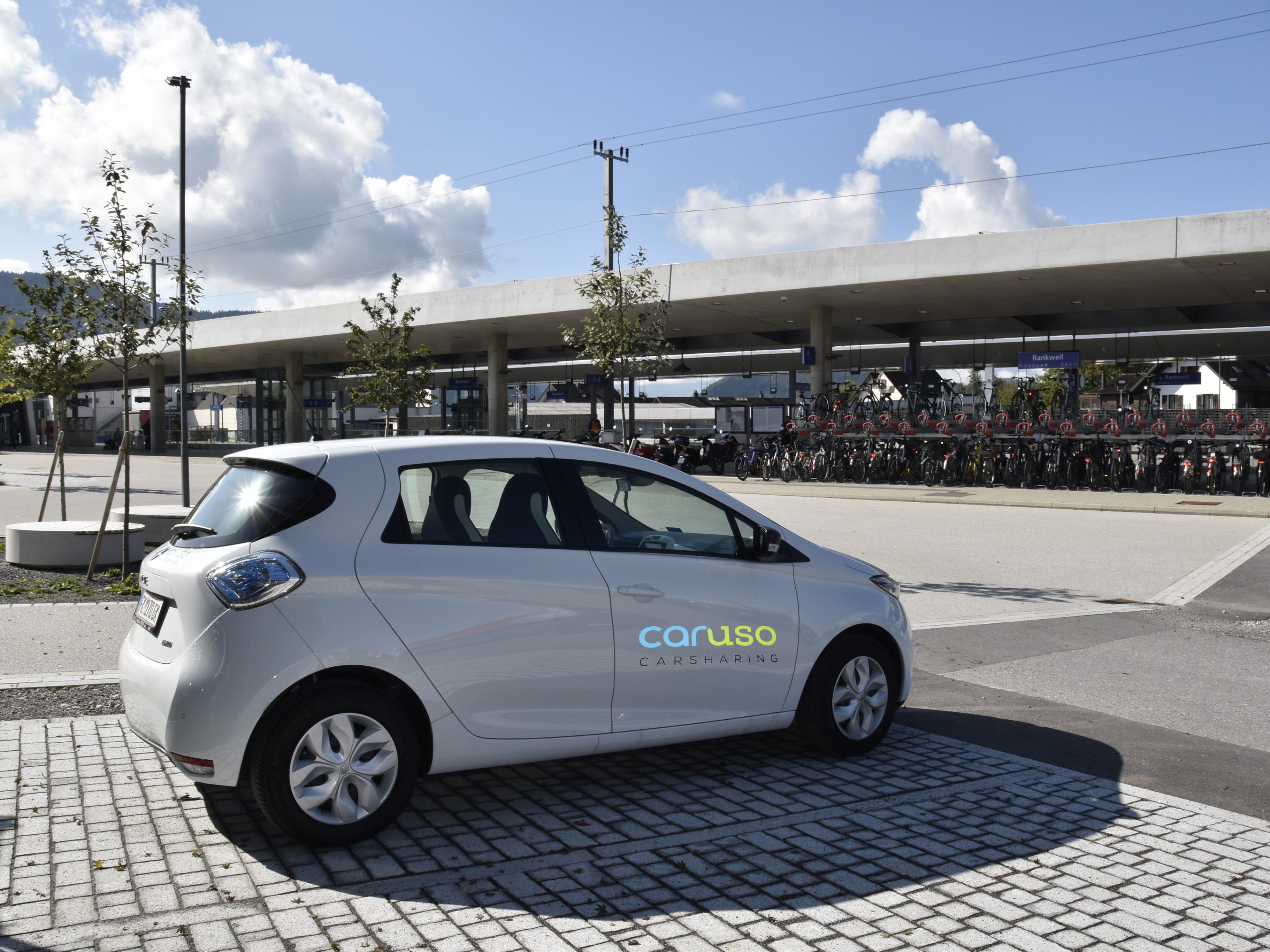 Das E-Auto von Caruso Carsharing am Bahnhof Rankweil Das E-Auto von Caruso Carsharing am Bahnhof Rankweil