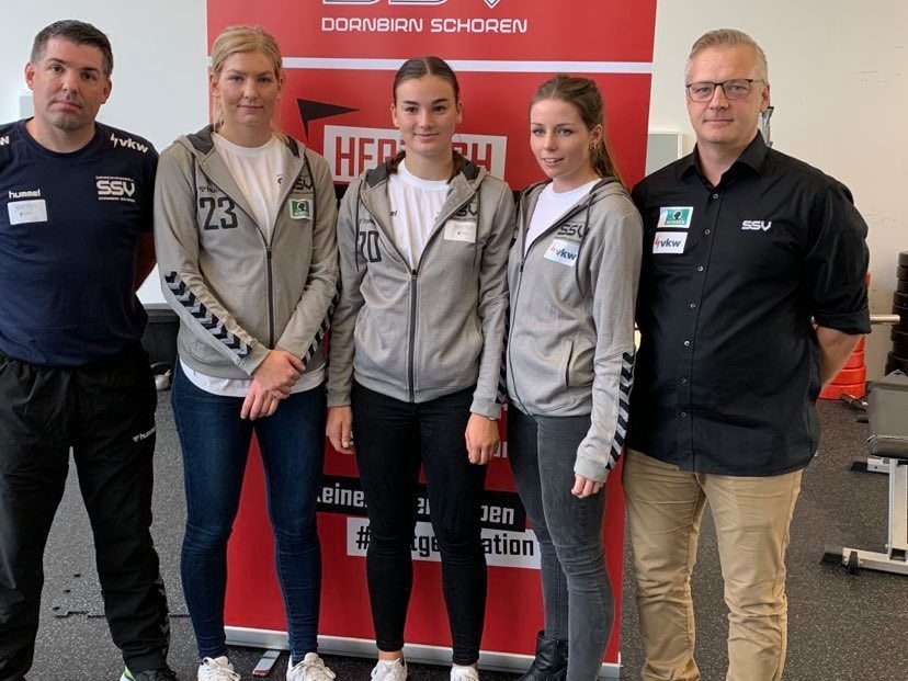 Trainer Roger Bertschinger, Julia Marksteiner, Sophia Ölz, Marie Huber und Günther Marksteiner sind optimistisch Trainer Roger Bertschinger, Julia Marksteiner, Sophia Ölz, Marie Huber und Günther Marksteiner sind optimistisch