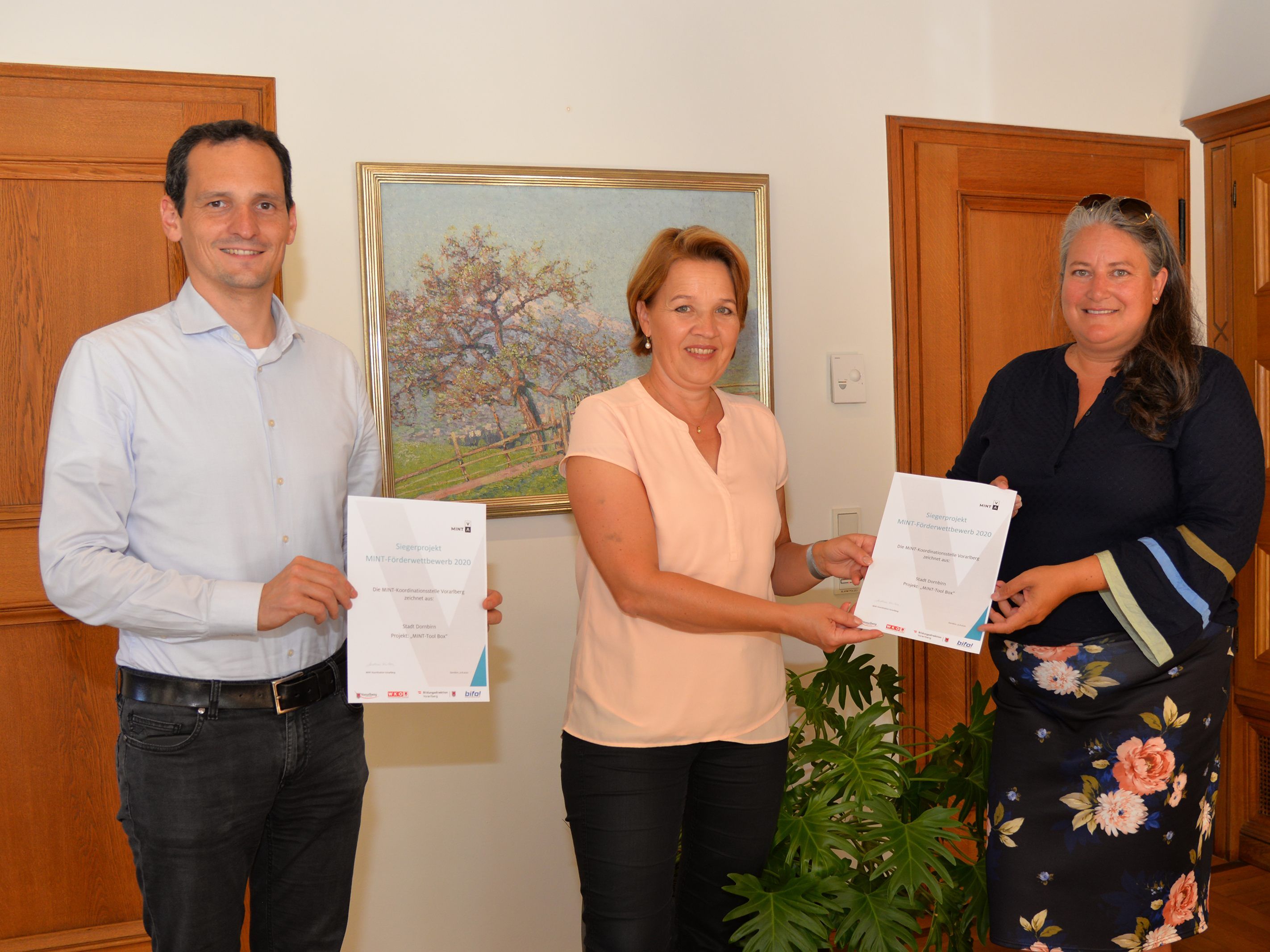 Stadtrat Julian Fässler, Bürgermeisterin Dipl.-Vw. Andrea Kaufmann, DI Andrea Huber.