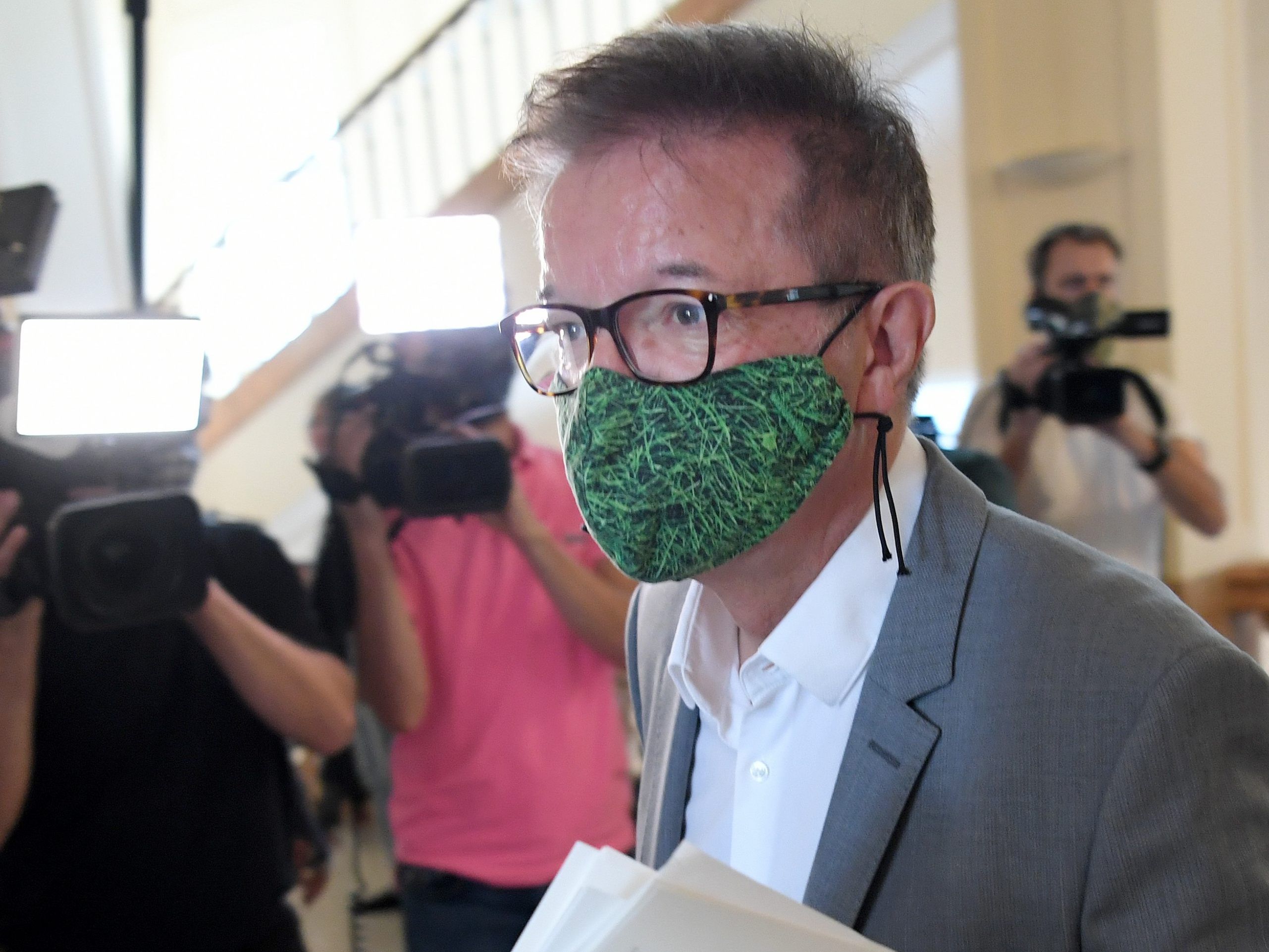 Minister Anschober in der "ZiB2": "Das war teilweise ein bisschen verwirrend und teilweise in bissen zu viel". Minister Anschober in der "ZiB2": "Das war teilweise ein bisschen verwirrend und teilweise in bissen zu viel".