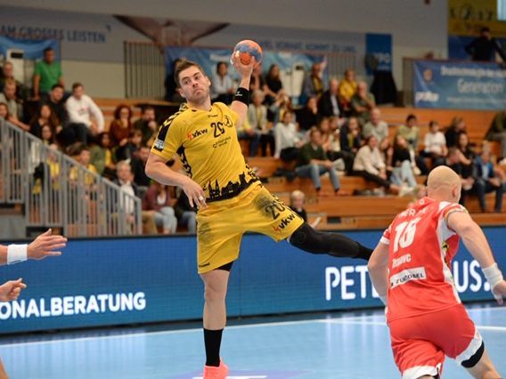 Alle Treffer des Spielers des Abends nutzten nichts, Alpla HC Hard schaffte mit einer sehenswerten Kombination das 31:23 und besiegelten damit endgültig das Schicksal der Heimmannschaft. Alle Treffer des Spielers des Abends nutzten nichts, Alpla HC Hard schaffte mit einer sehenswerten Kombination das 31:23 und besiegelten damit endgültig das Schicksal der Heimmannschaft.