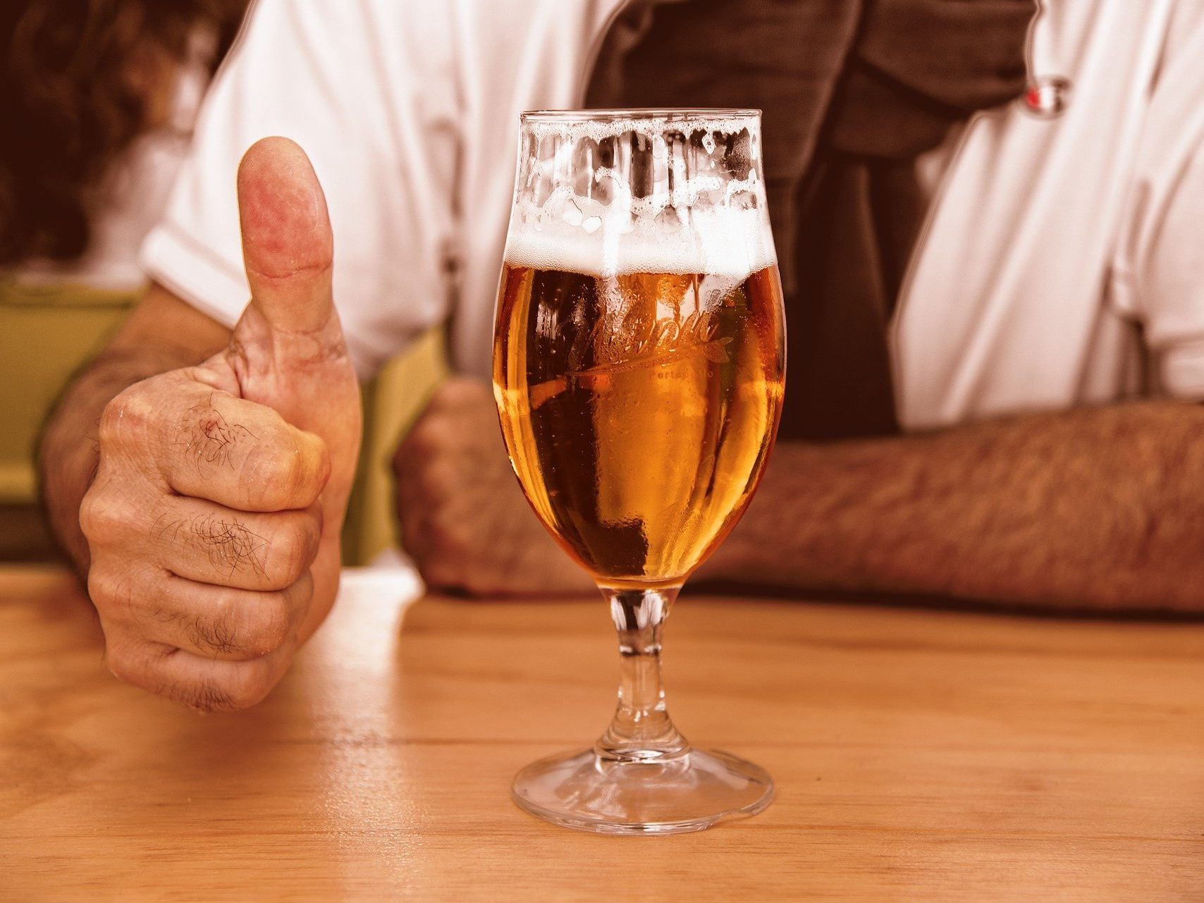 Betrachtet man den (zumindest) wöchentlichen Biergenuss, nimmt Vorarlberg mit 42,5 % Platz eins ein Betrachtet man den (zumindest) wöchentlichen Biergenuss, nimmt Vorarlberg mit 42,5 % Platz eins ein