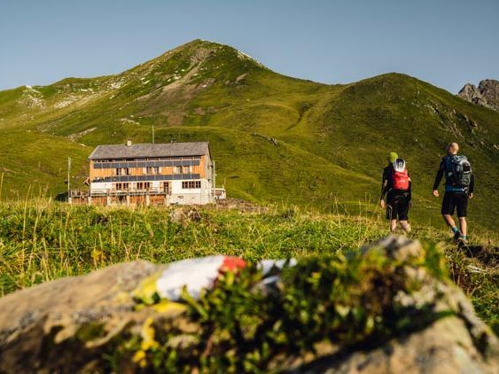 Die Tilisunahütte im Blick. © Stefan Schopf - WOM Medien
