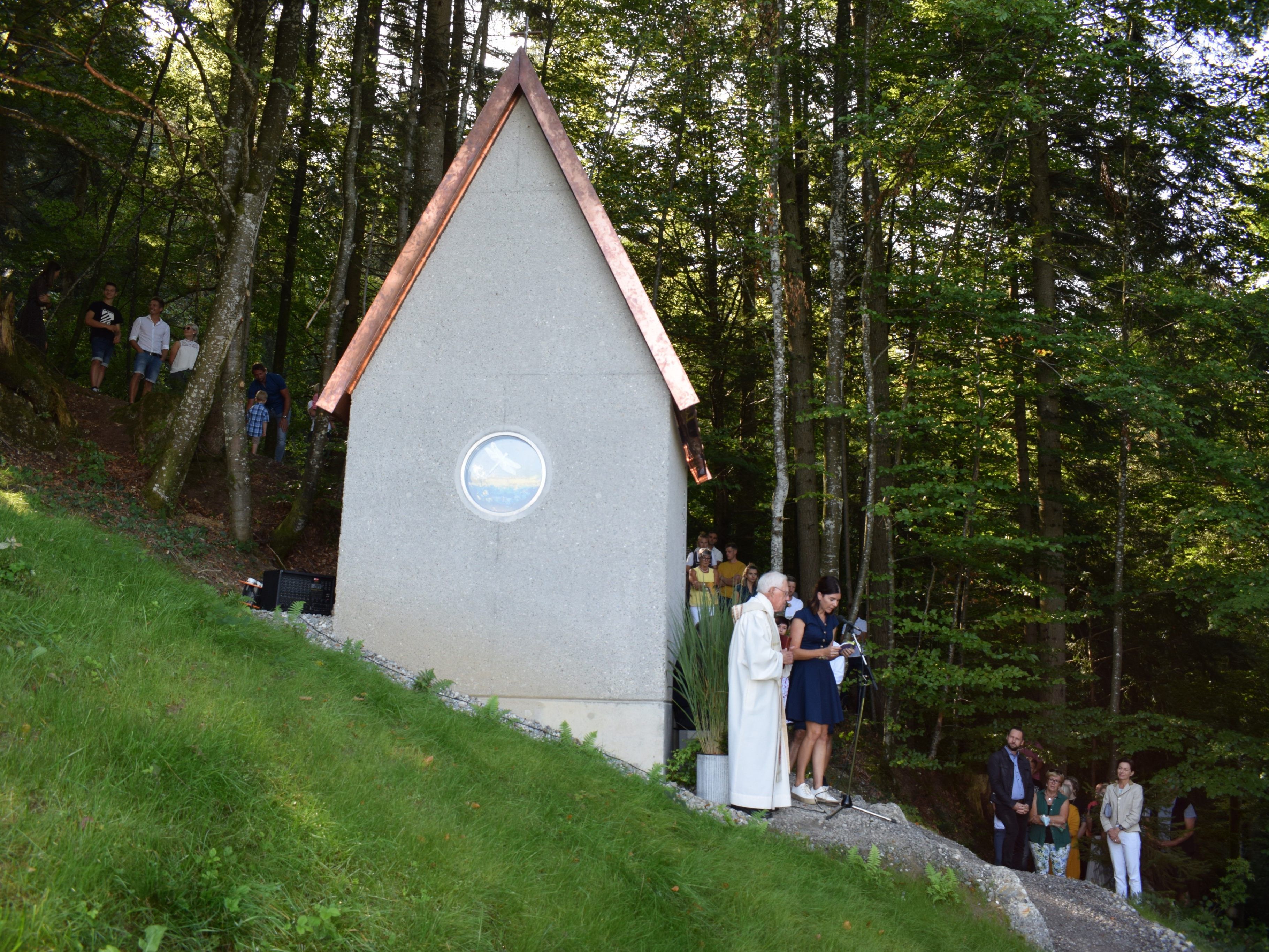 Feierlich wurde der neue Bildstock in der Parzelle Bach in Riefensberg eingeweiht.