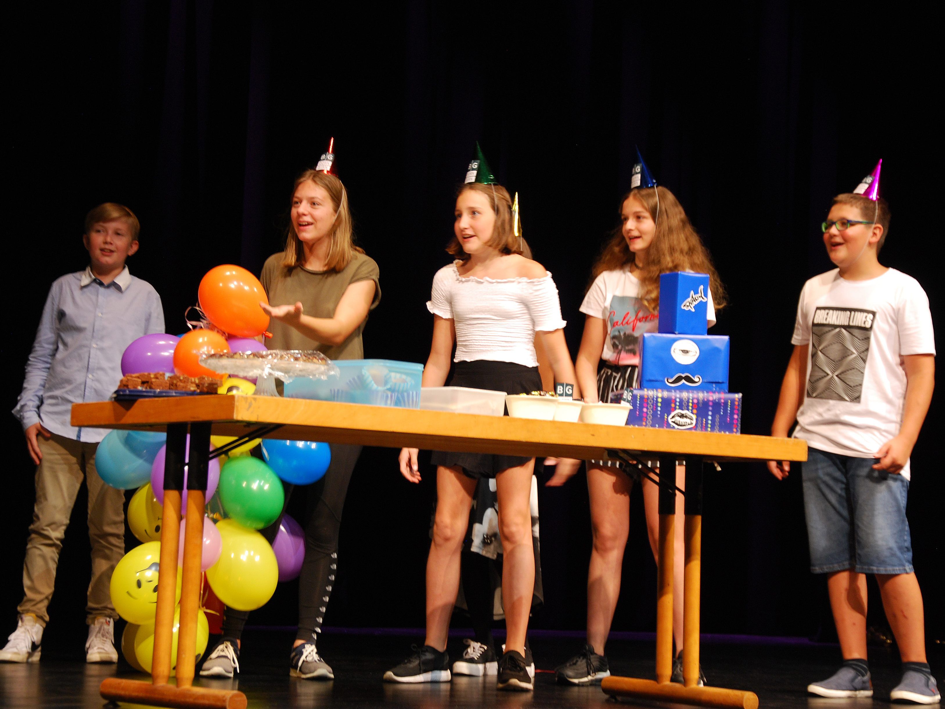 Die älteren Schüler hatten verschiedene Darbietungen für die Erstklässler einstudiert.