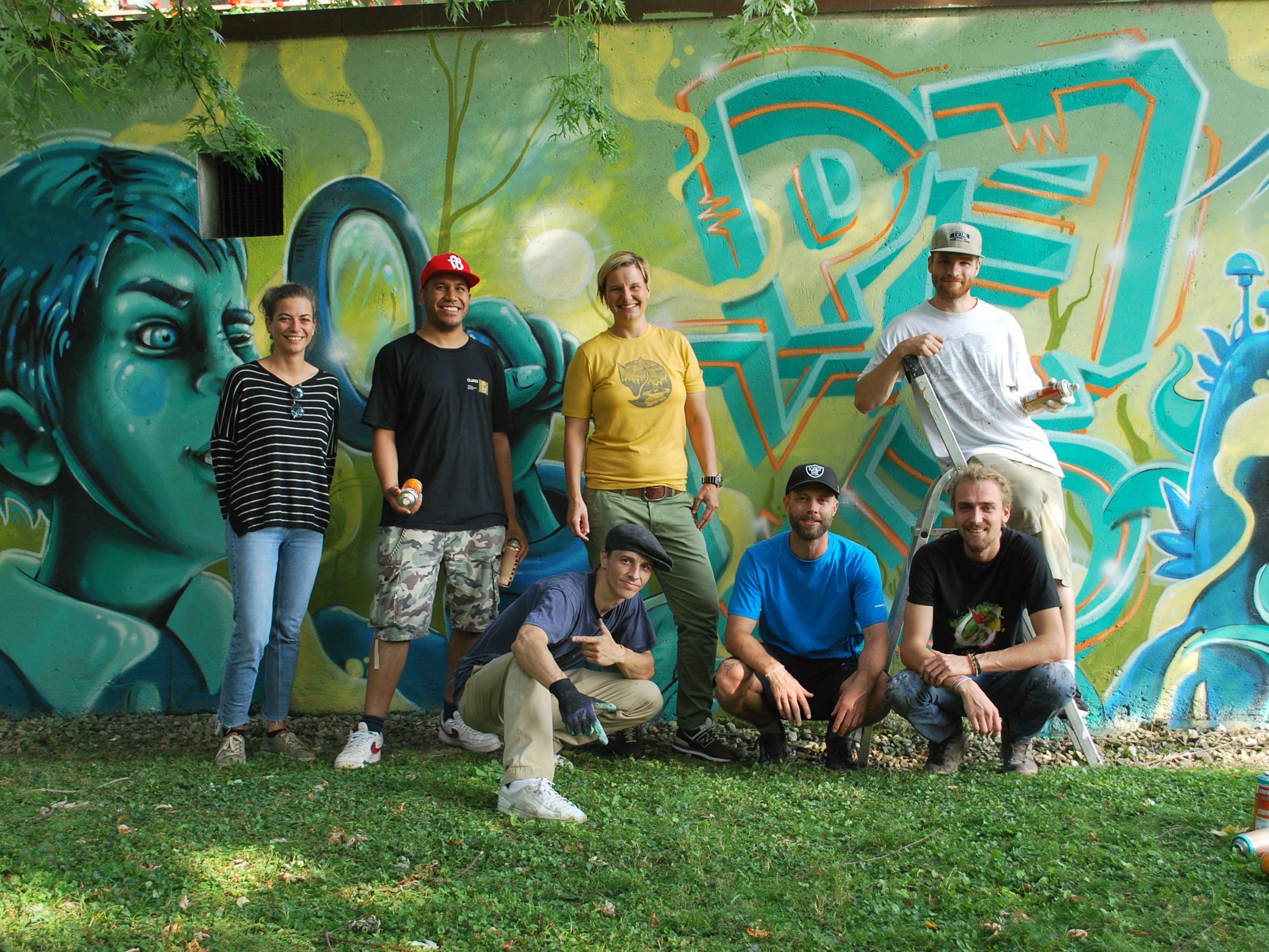 Martina Nachbaur, Tommy Galido, Ruth Swoboda, François Ferst, Fabian Hämmerle, Christian Hopfner und Markus Oberprieler freuen sich über die Idee der Hausbewohner. Martina Nachbaur, Tommy Galido, Ruth Swoboda, François Ferst, Fabian Hämmerle, Christian Hopfner und Markus Oberprieler freuen sich über die Idee der Hausbewohner.