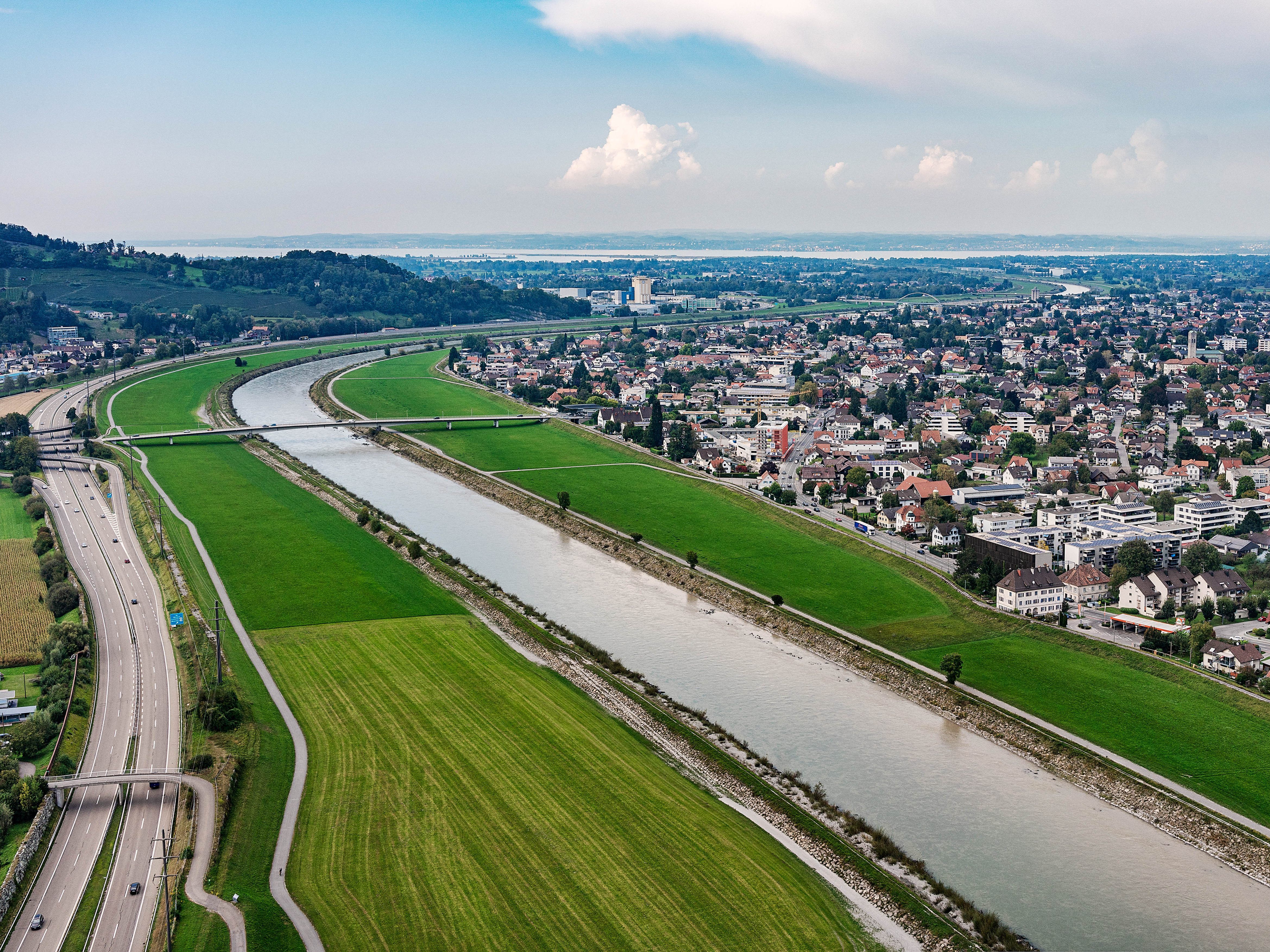 Leuchtturmprojekt: 300 Meter soll die neue Radbrücke den Rhein zwischen Lustenau auf Höhe altes Zollhaus Oberfahr nach Au überspannen.