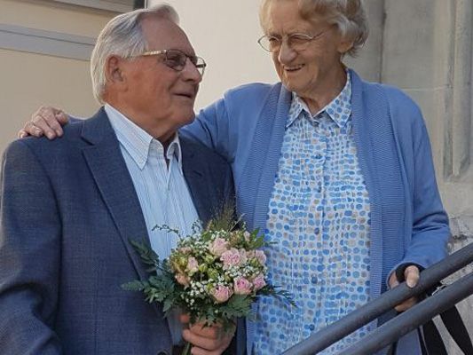 Diamantene Hochzeit von Ingeborg und Helmut Netzer aus Stallehr