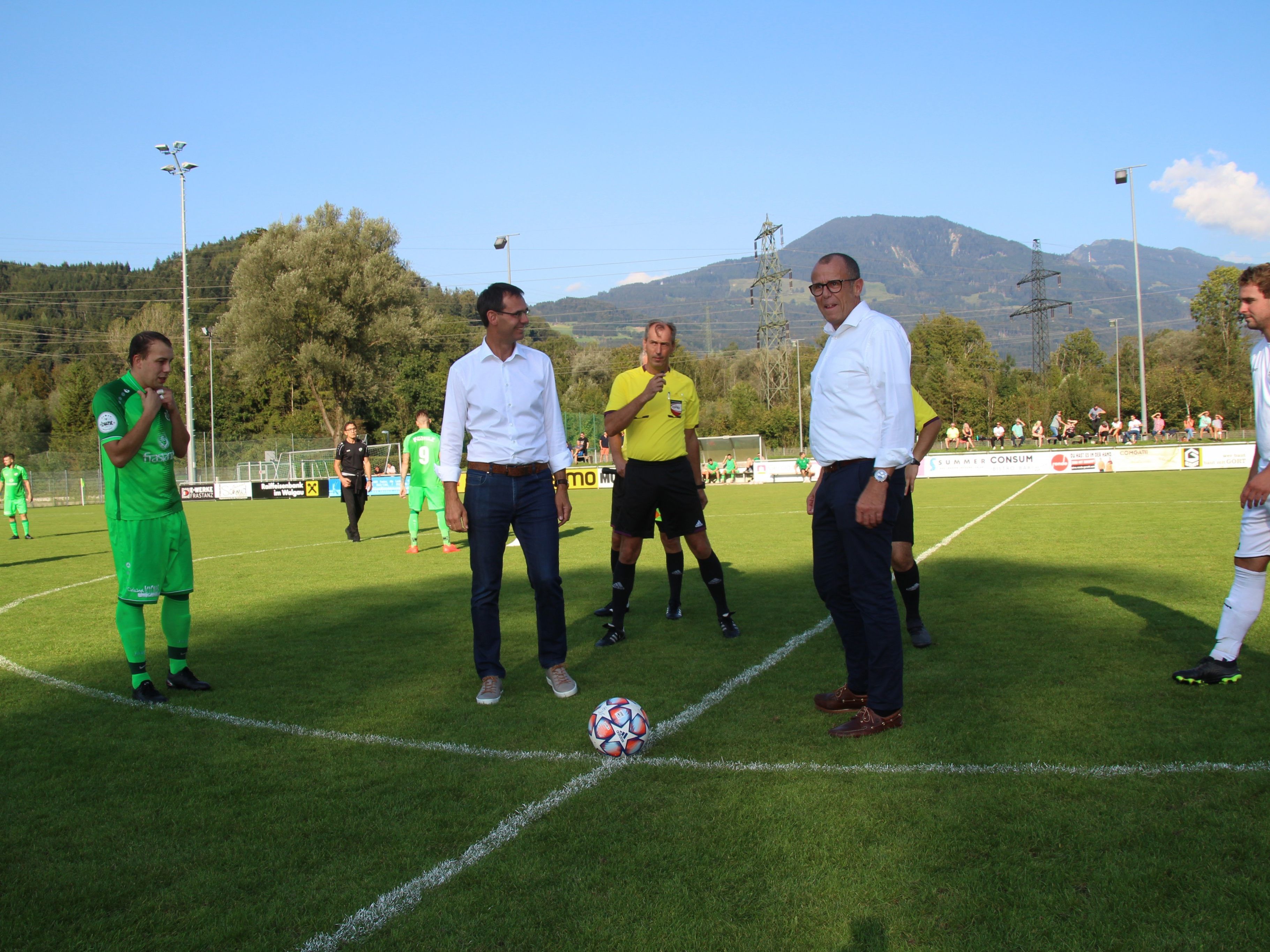 Offizieller Spielanstoß mit LH Markus Wallner und Bürgermeister Walter Gohm Offizieller Spielanstoß mit LH Markus Wallner und Bürgermeister Walter Gohm