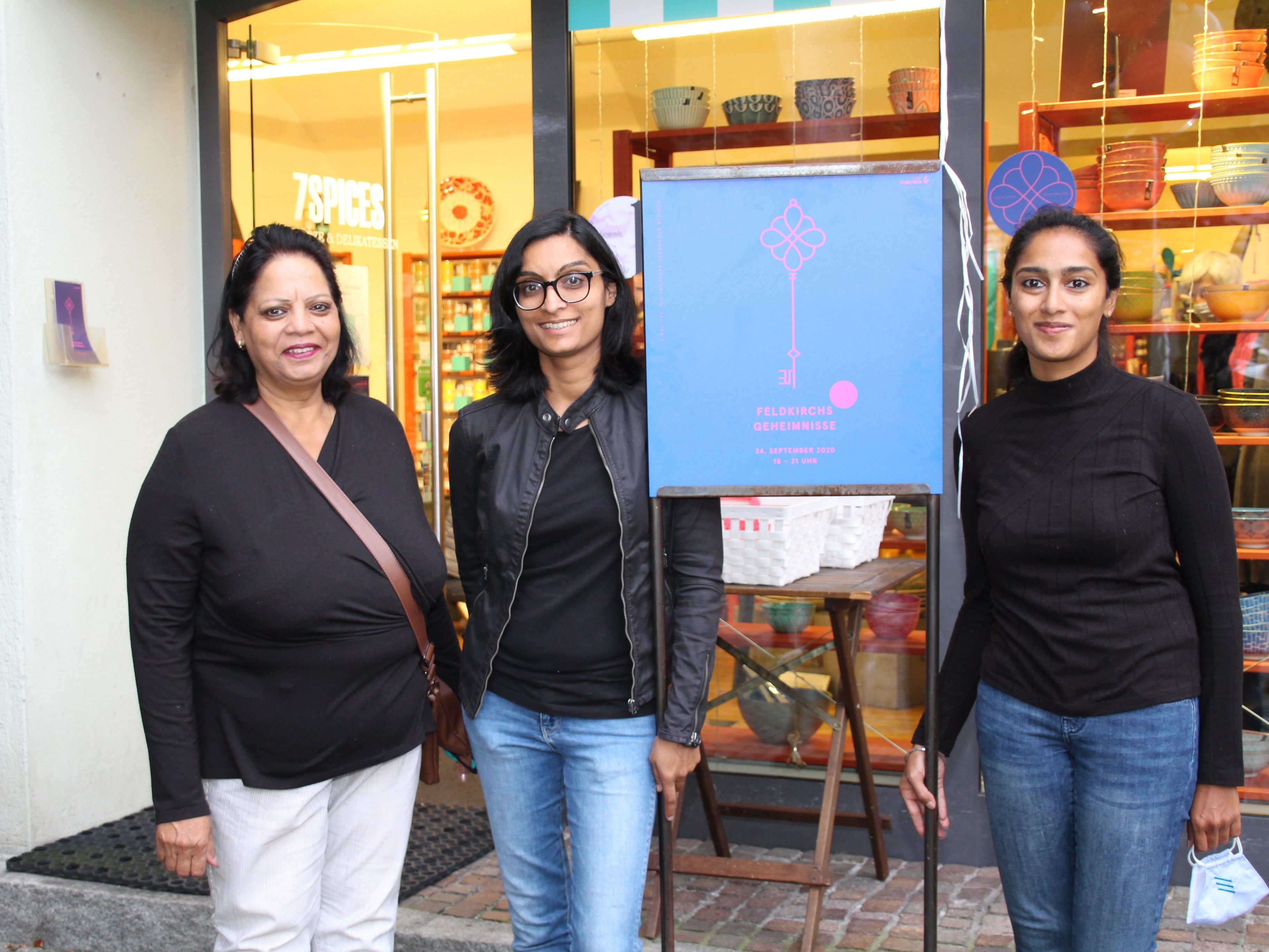 Sweety, Manu und Simmi Walia von "7Spices"