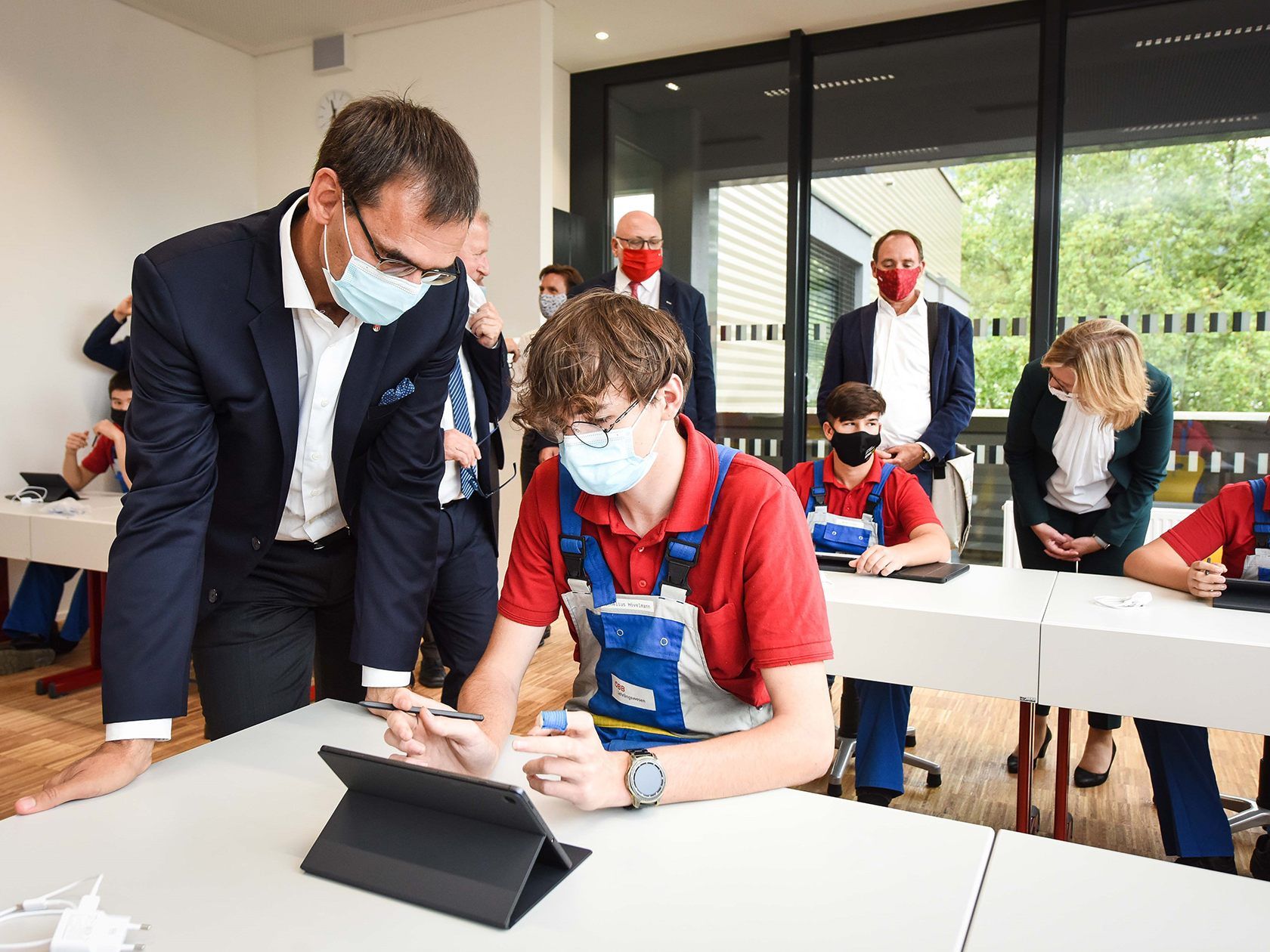 LH Wallner überzeugte sich persönlich vom hohen Ausbildungsstandard in der neuen ÖBB-Lehrwerkstätte Bludenz. LH Wallner überzeugte sich persönlich vom hohen Ausbildungsstandard in der neuen ÖBB-Lehrwerkstätte Bludenz.