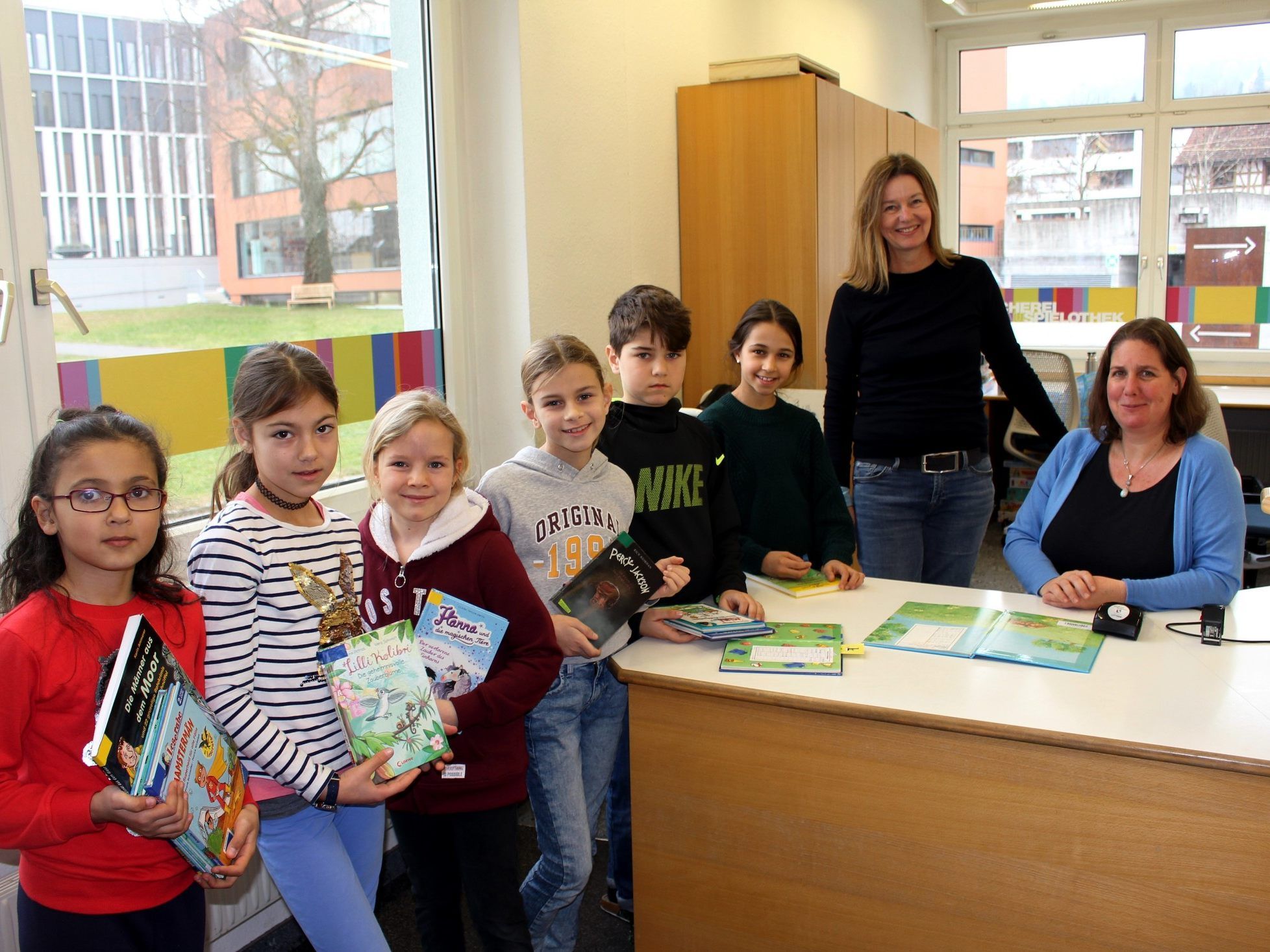 „Die Schulbücherei nimmt im Rahmen der Leseerziehung einen festen Platz in der Unterrichtsarbeit ein“, so Büchereileiterin Birgit Lechner und Schulbibliothekarin Christine Swoboda.