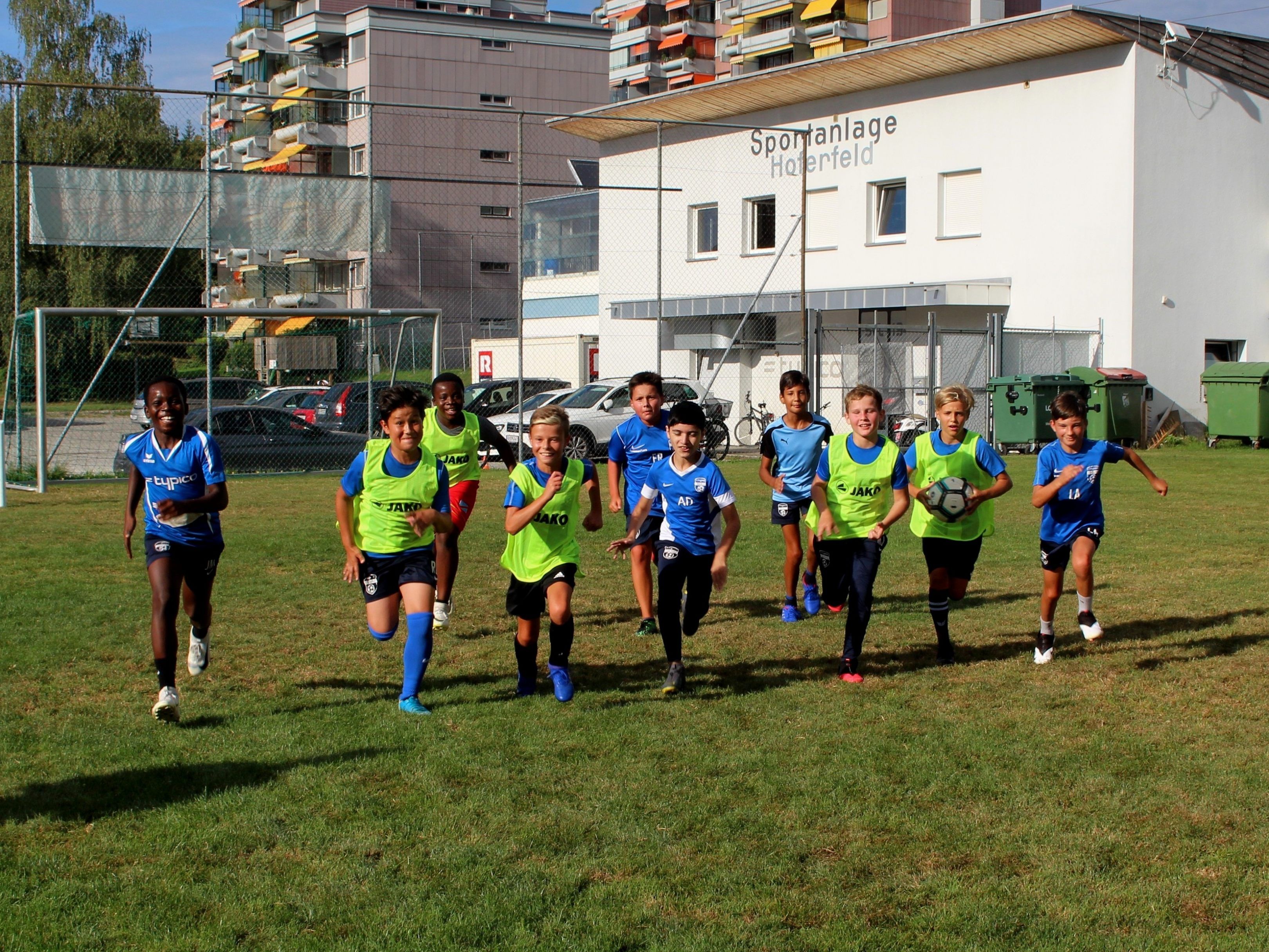 Mit acht Nachwuchsmannschaften ist der SV typico Lochau beim Start der Vorarlberger Fußball-Nachwuchs-Meisterschaft 2020/21 aktiv mit dabei. Was fehlt ist ein lang gewünschter Kunstrasenplatz.