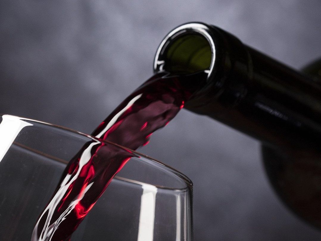 Wie ein Tsunami: Im Video sieht man rund 50.000 Liter Wein auslaufen.