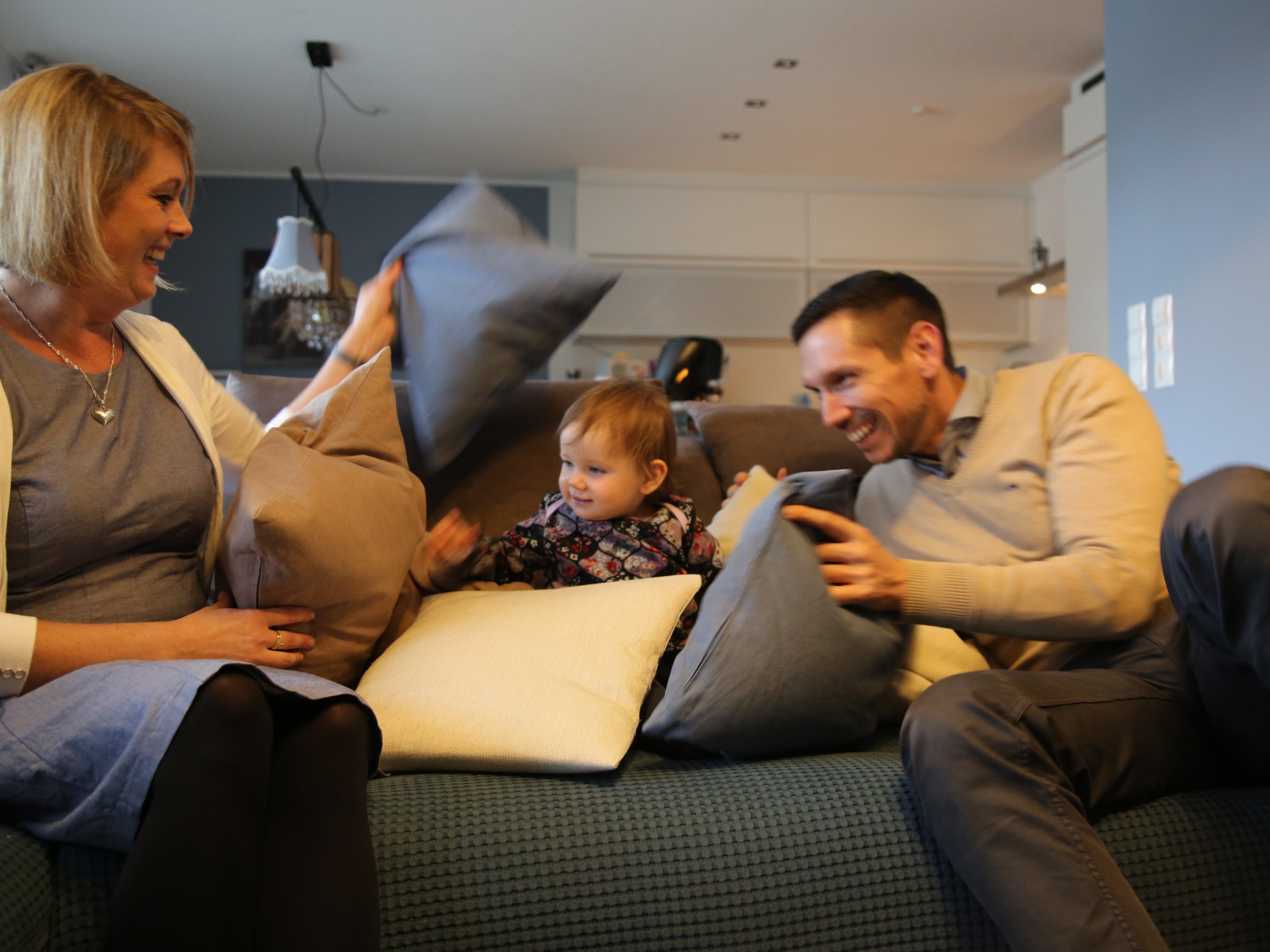 Anne und Sebastian haben gelernt, feinfühlig mit ihrer Tochter und auch als Paar miteinander umzugehen. Anne und Sebastian haben gelernt, feinfühlig mit ihrer Tochter und auch als Paar miteinander umzugehen.