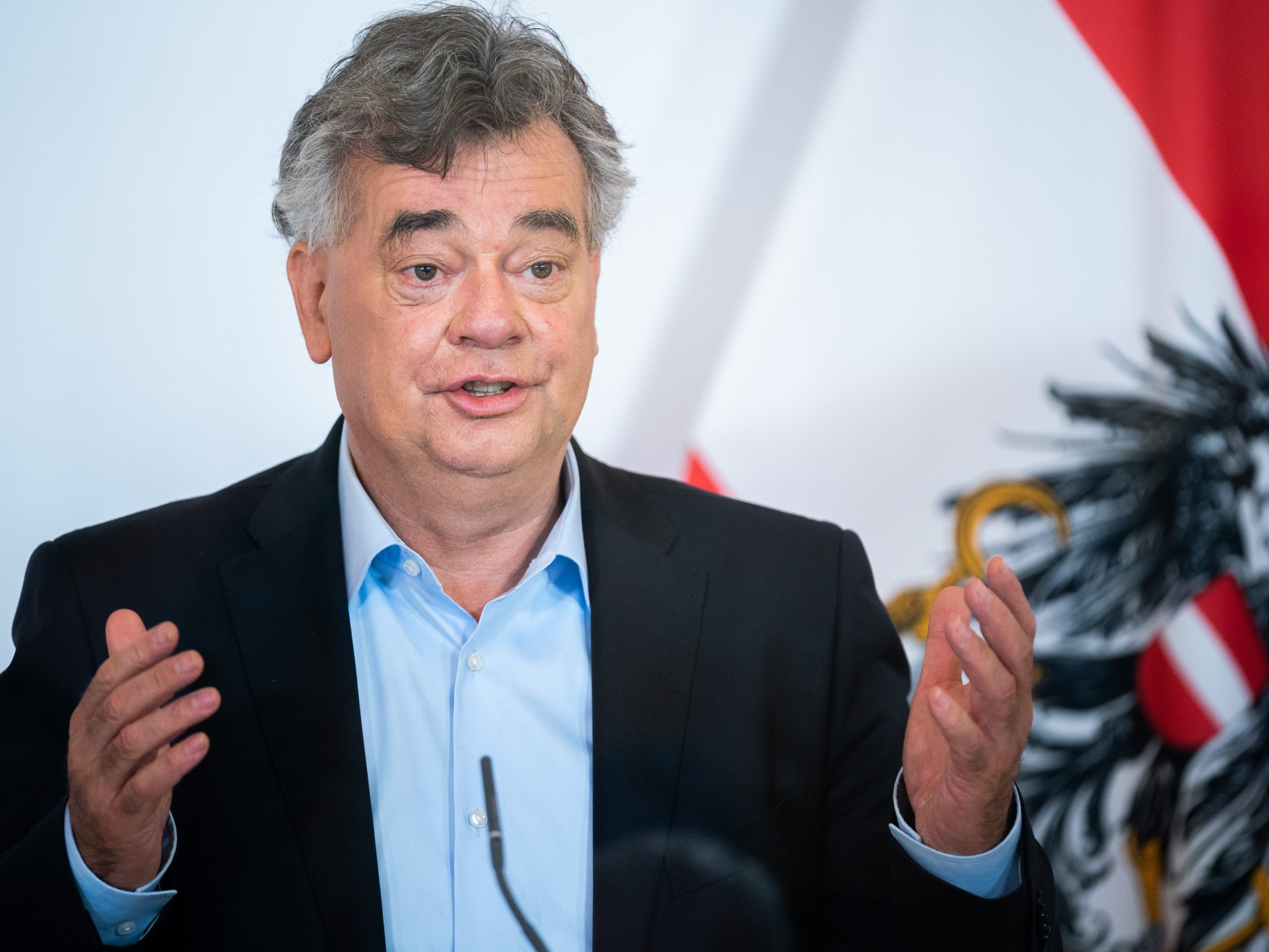 Schutzschirm soll Veranstaltern von Kongressen, Tagungen, Konzerten, aber auch Theatern Planungssicherheit geben. Schutzschirm soll Veranstaltern von Kongressen, Tagungen, Konzerten, aber auch Theatern Planungssicherheit geben.