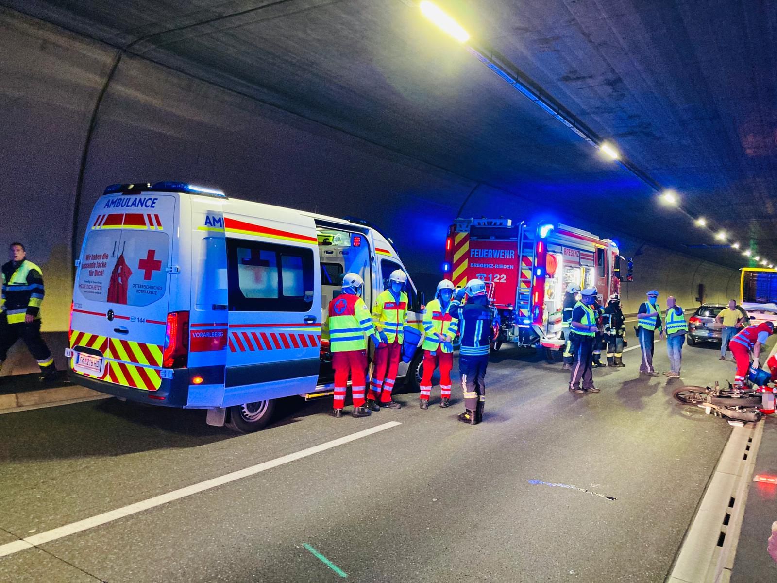 Motorradfahrer nach Unfall im Pfändertunnel verletzt