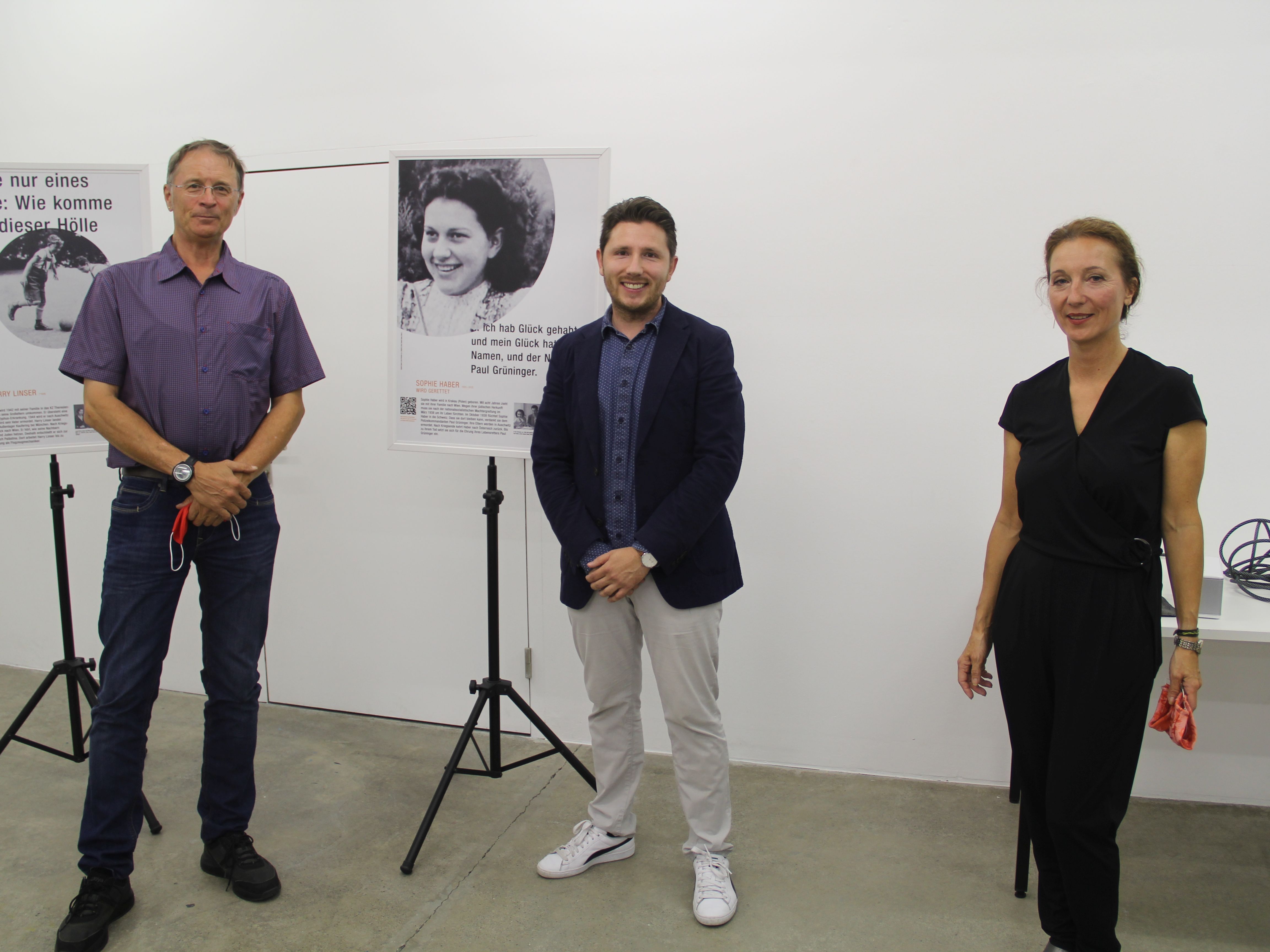 Roland Haas, Johannes Spies und Dagmar Lang eröffneten die Vernissage im Kunstforum Montafon.