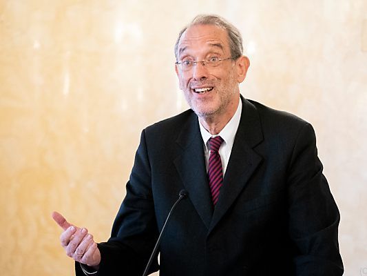 Faßmann möchte auch bei roter Ampelschaltung Schulen offen halten Faßmann möchte auch bei roter Ampelschaltung Schulen offen halten