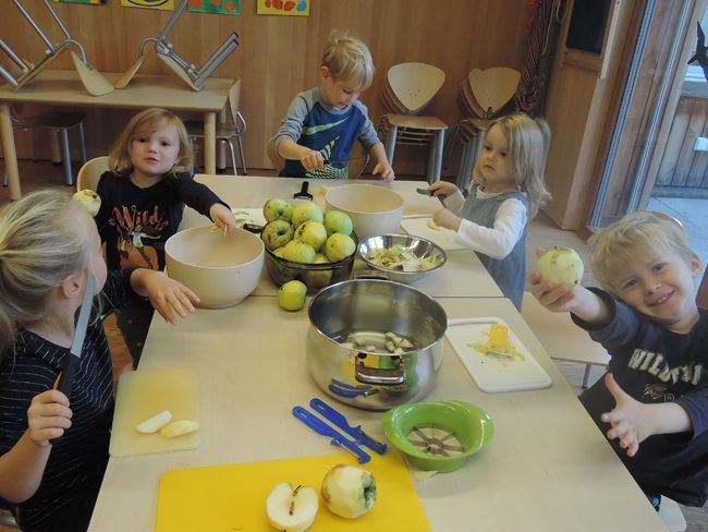 Apfelmusjause im Kindergarten Meiningen.