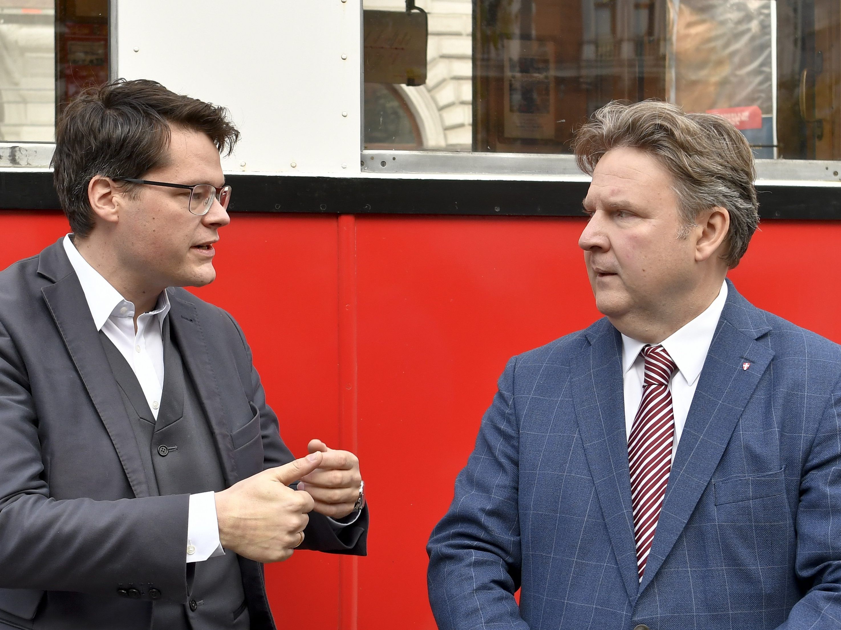 Wir berichten live ab 12 Uhr.