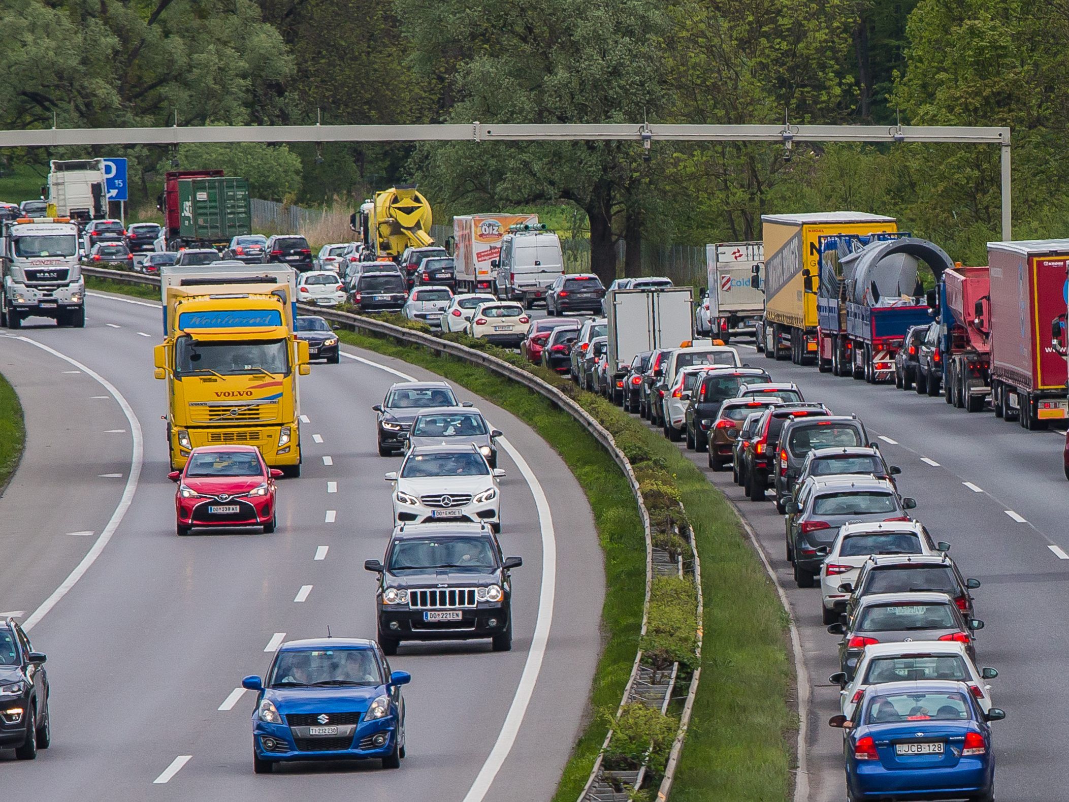 Lkw aufgrund schwerwiegender Mängel aus dem Verkehr gezogen. Lkw aufgrund schwerwiegender Mängel aus dem Verkehr gezogen.