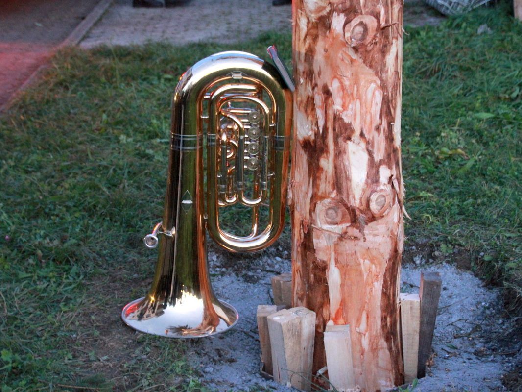 Musik und Baum beim neuen Bürgermeister