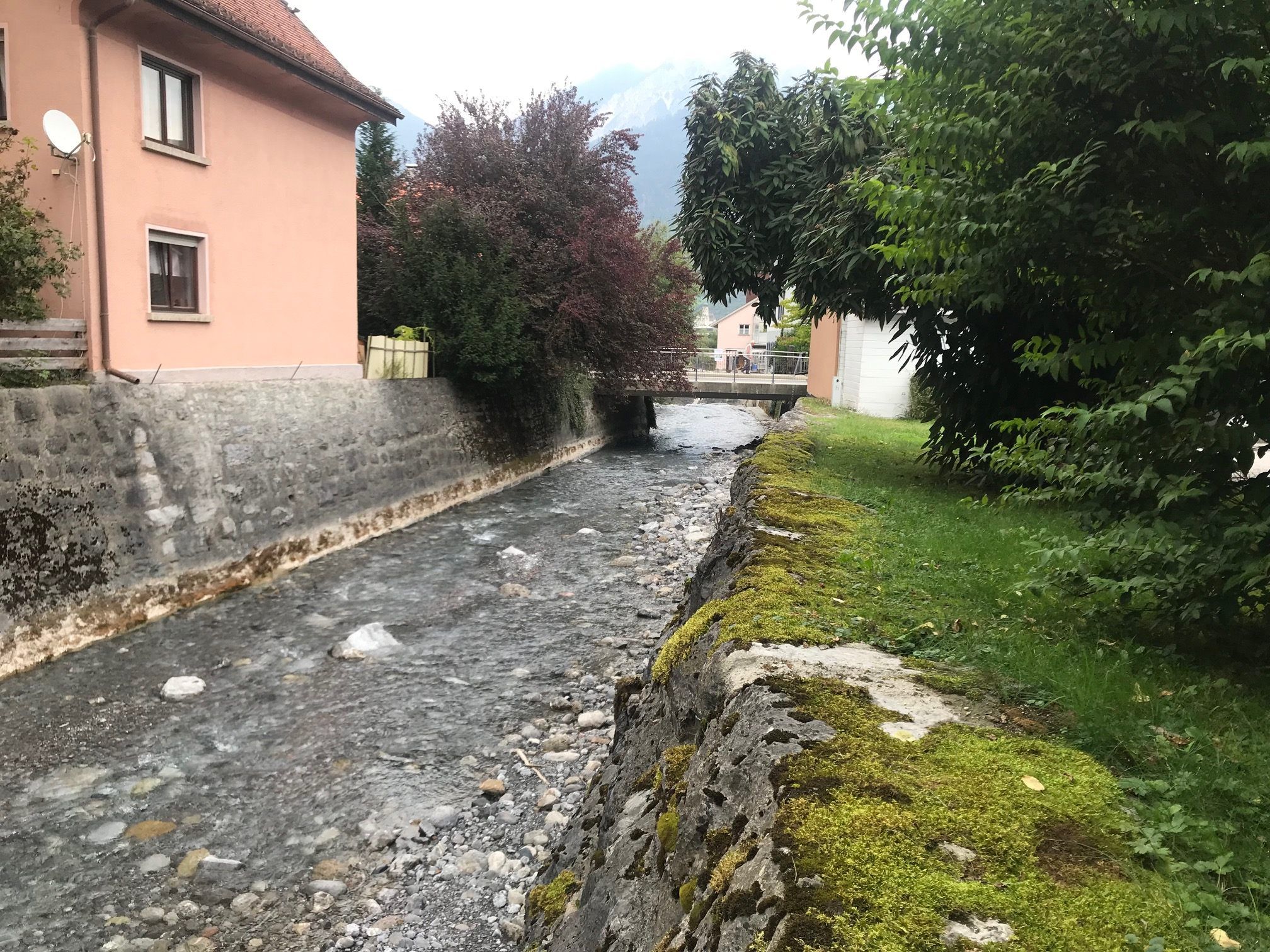 Der Alvierbach wird aufgeweitet und abgesenkt, um mehr Hochwassersicherheit zu erreichen. Der Alvierbach wird aufgeweitet und abgesenkt, um mehr Hochwassersicherheit zu erreichen.