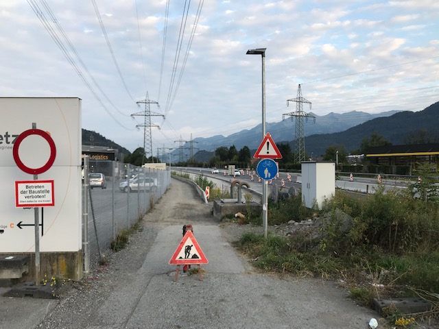 Die Straßenbeleuchtung wurde schon verbessert, noch heuer erfolgen die Asphaltierungsarbeiten.