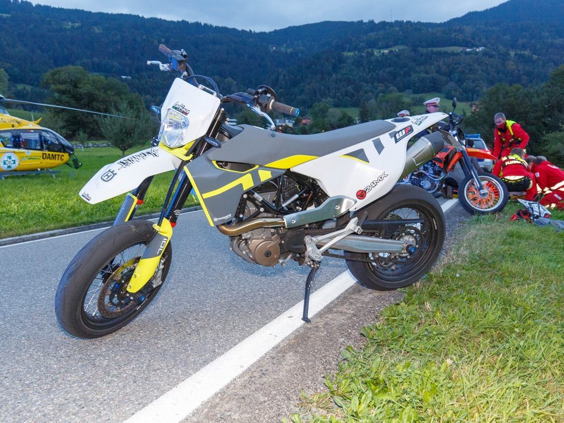 Der verletzte Motorradfahrer musste ins LKH Feldkirch geflogen werden Der verletzte Motorradfahrer musste ins LKH Feldkirch geflogen werden