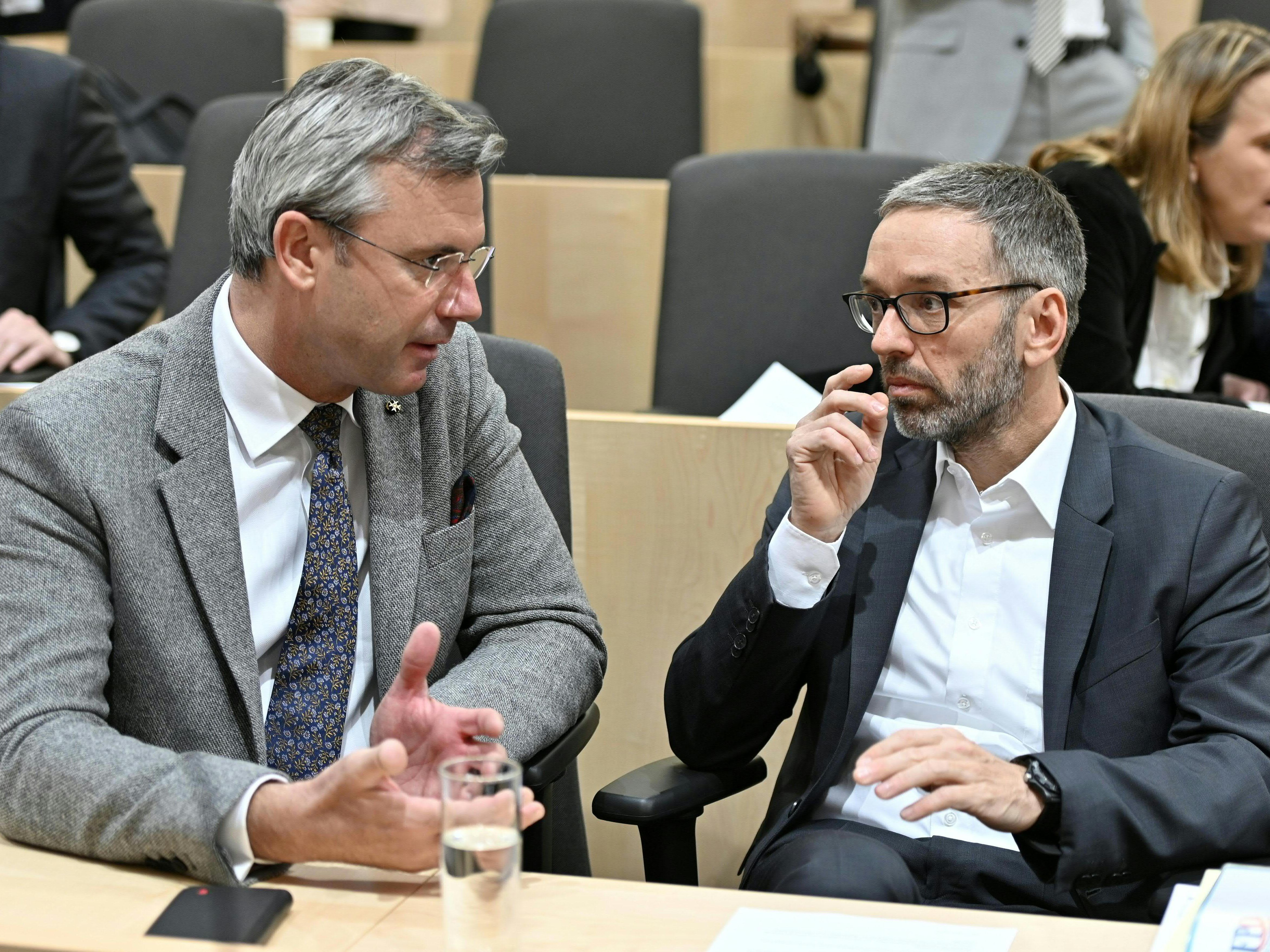 FPÖ sagt: Die Versorgung und Betreuung "von ungebetenen Ausländern" belaste das Budget in den unterschiedlichsten Bereichen FPÖ sagt: Die Versorgung und Betreuung "von ungebetenen Ausländern" belaste das Budget in den unterschiedlichsten Bereichen